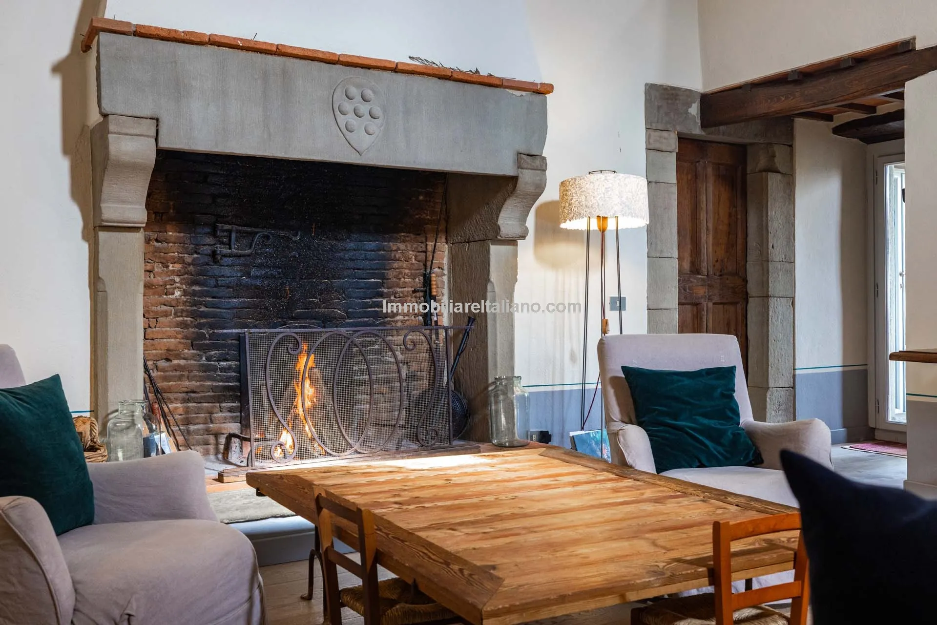 5-Bedroom Farmhouse with Expansive Gardens in Tuscany's Arezzo Province - View image 28 of 66