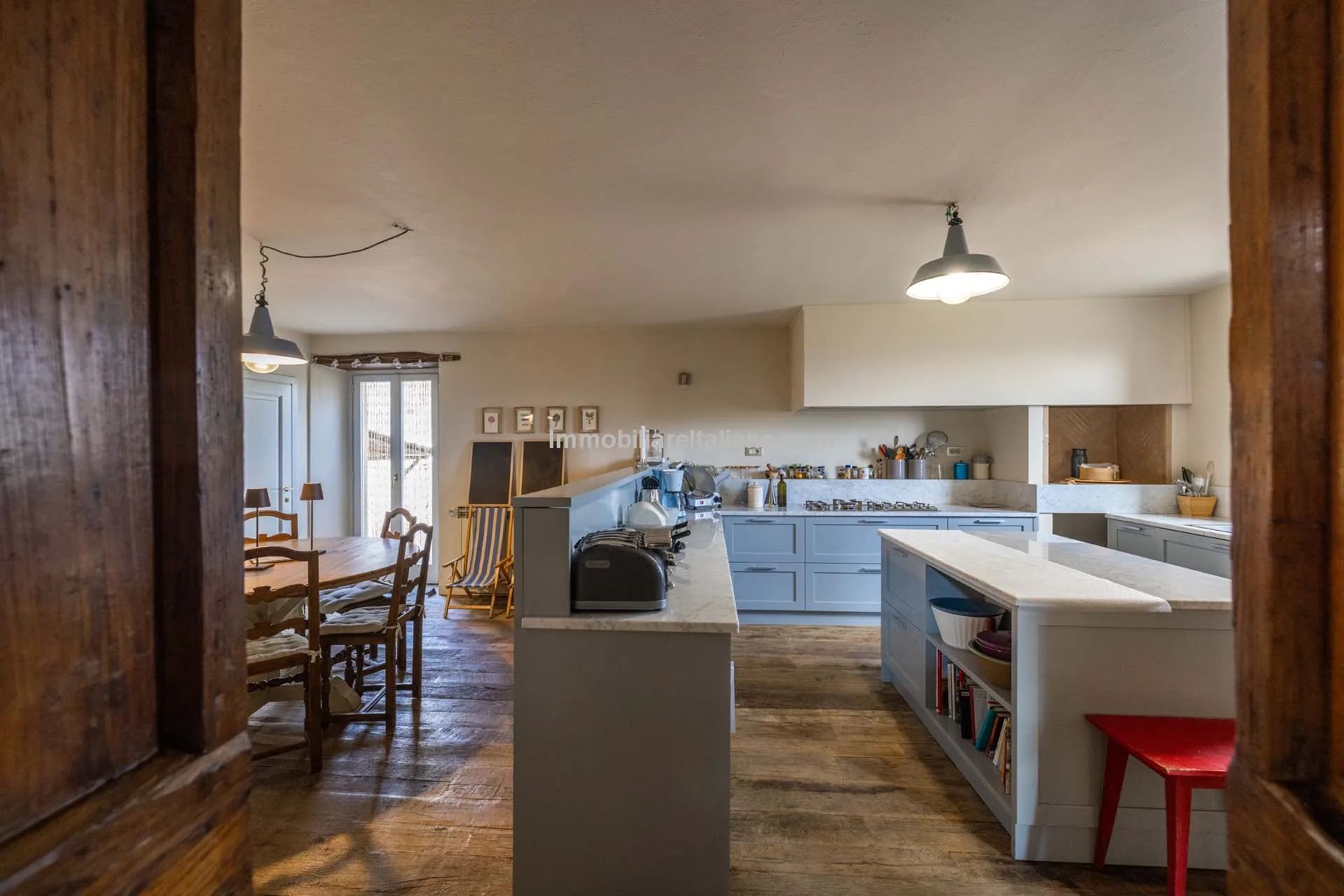 5-Bedroom Farmhouse with Expansive Gardens in Tuscany's Arezzo Province - View image 30 of 66