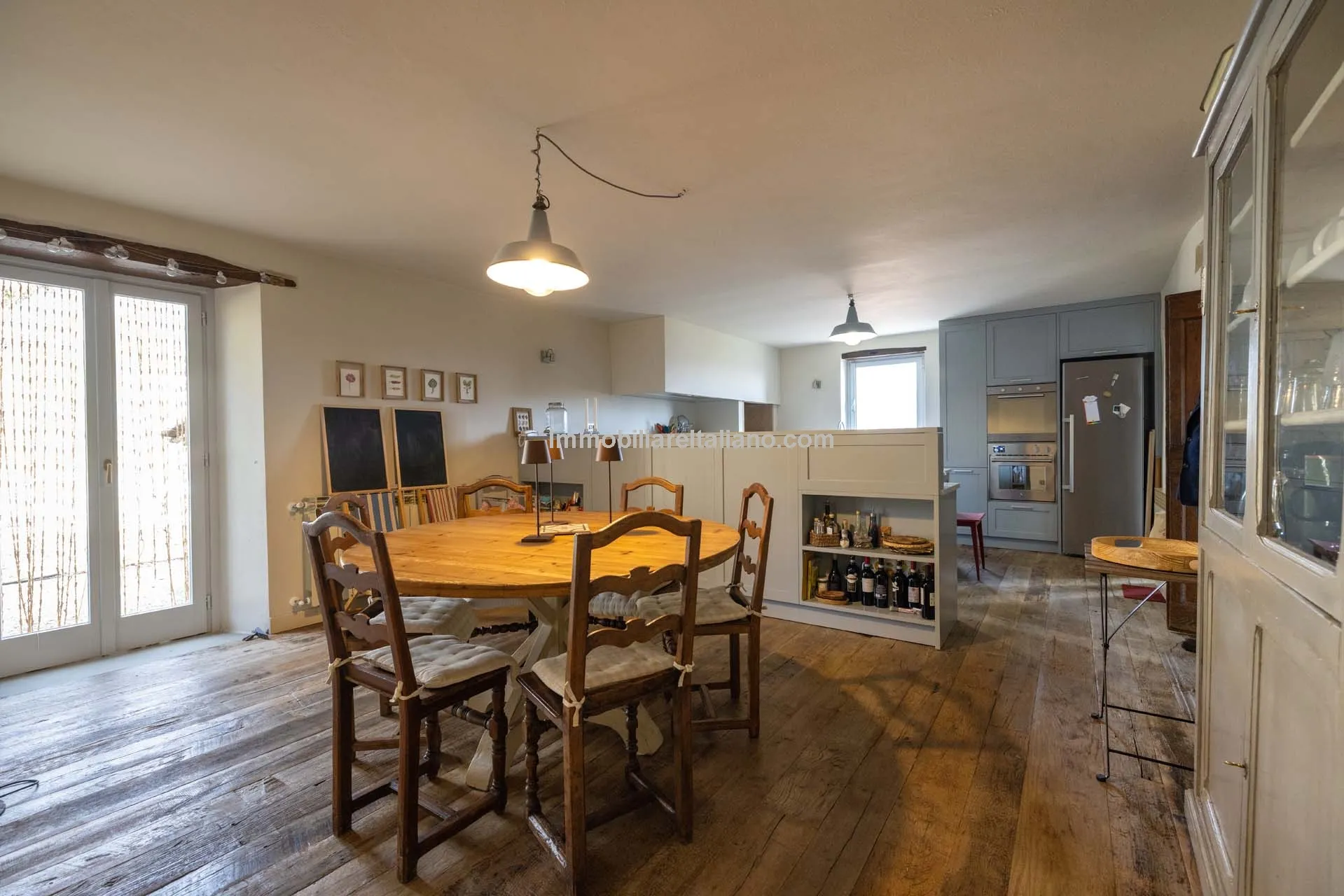 5-Bedroom Farmhouse with Expansive Gardens in Tuscany's Arezzo Province - View image 34 of 66