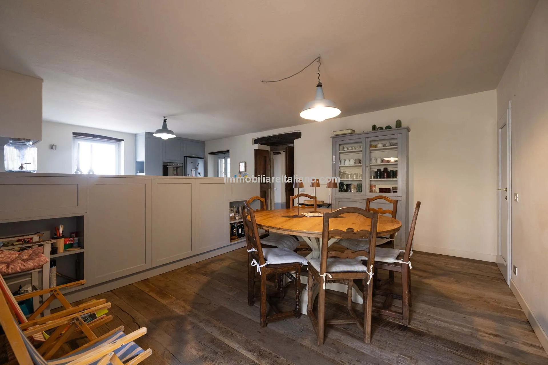 5-Bedroom Farmhouse with Expansive Gardens in Tuscany's Arezzo Province - View image 35 of 66