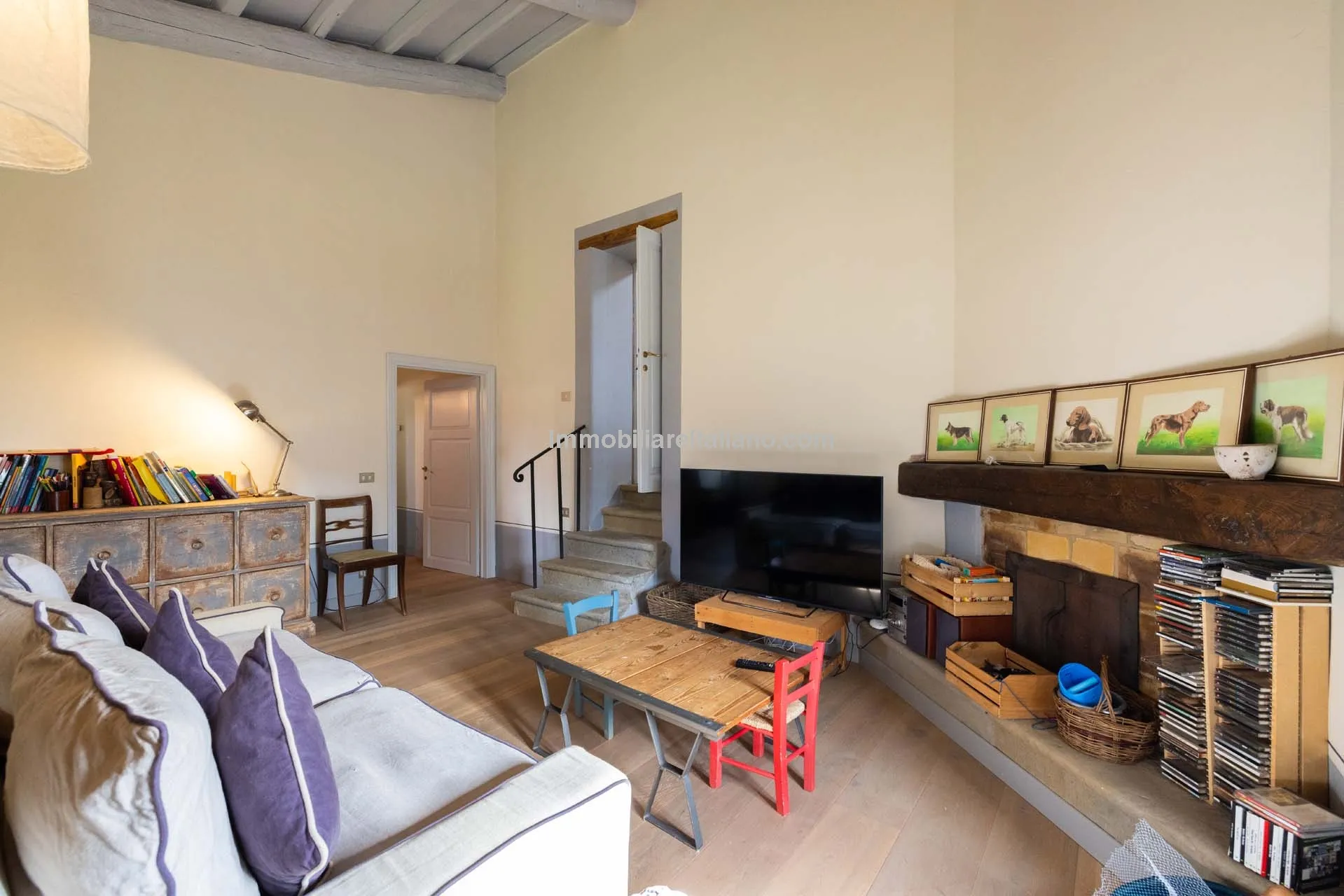 5-Bedroom Farmhouse with Expansive Gardens in Tuscany's Arezzo Province - View image 37 of 66