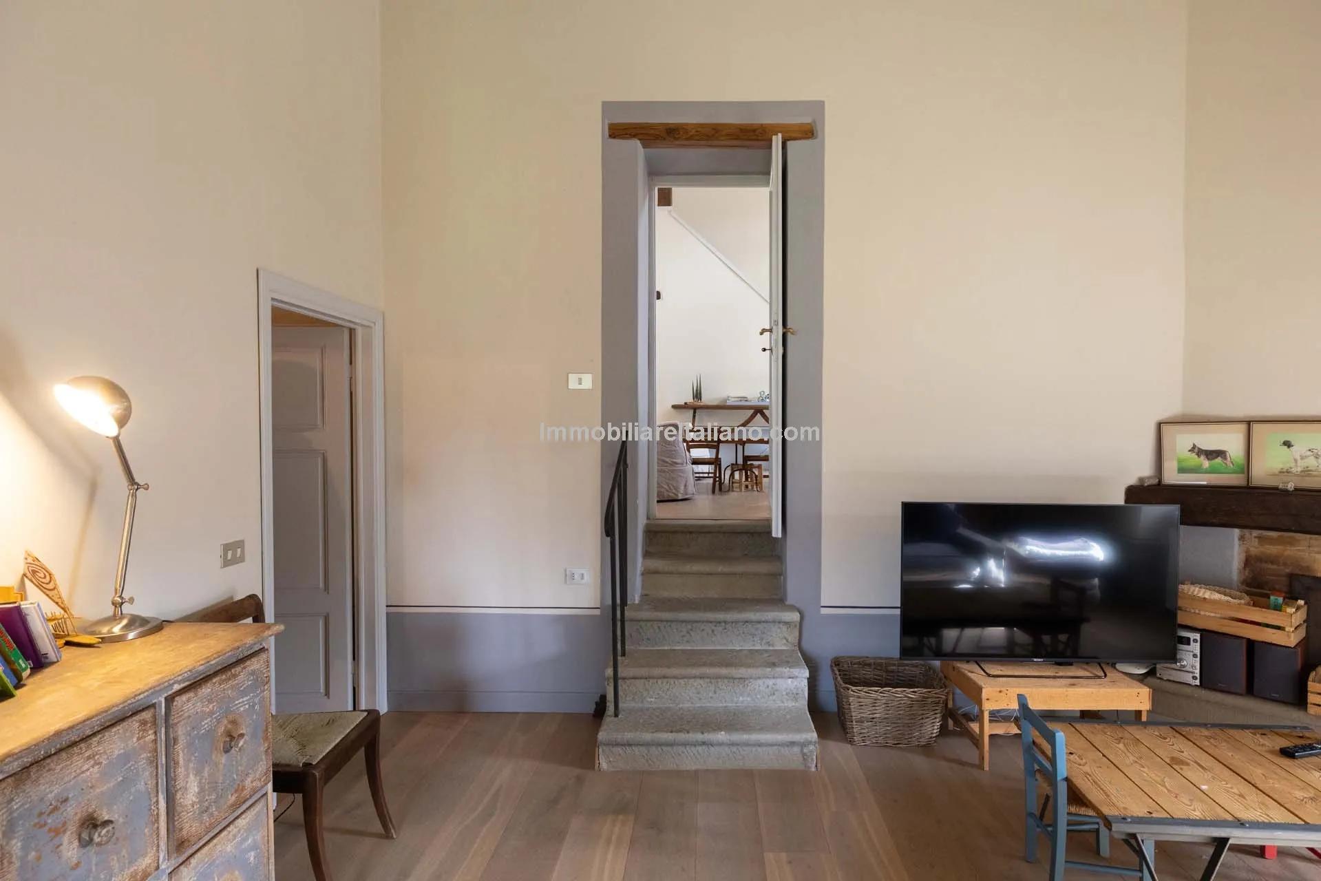 5-Bedroom Farmhouse with Expansive Gardens in Tuscany's Arezzo Province - View image 39 of 66