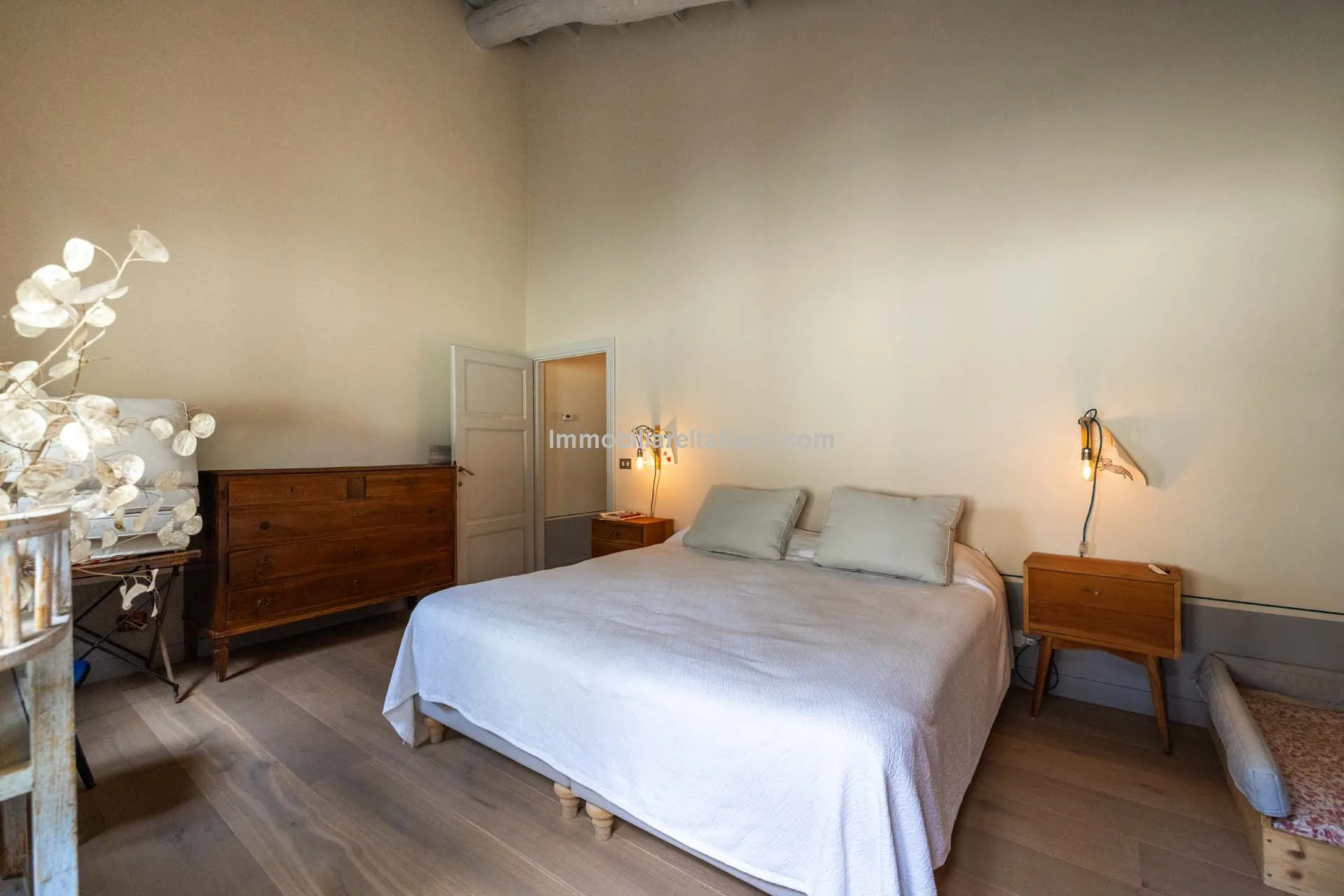 5-Bedroom Farmhouse with Expansive Gardens in Tuscany's Arezzo Province - View image 43 of 66