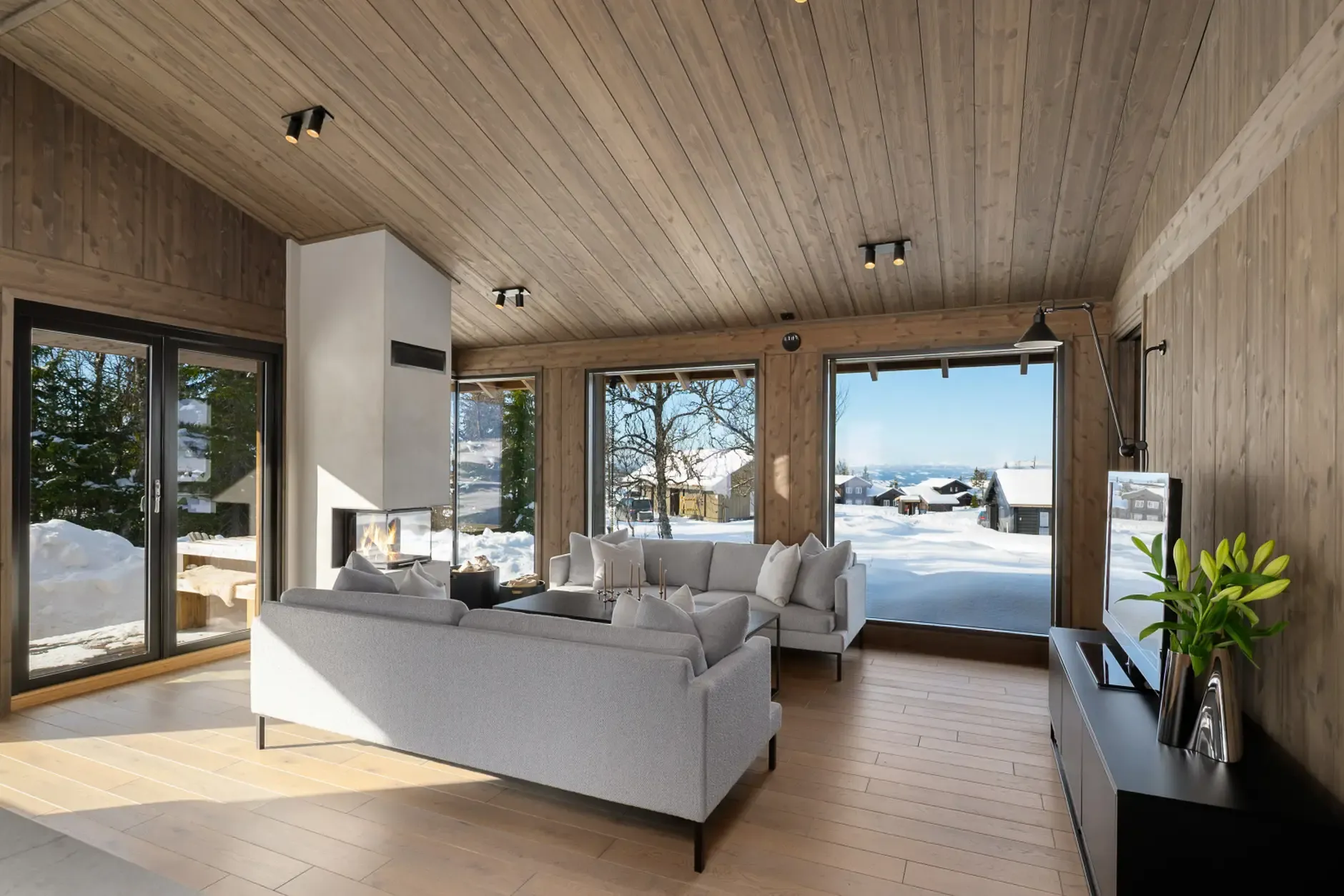 Contemporary 3-Bedroom Cabin with Ski Access in Scenic Øyer, Norway - View image 6 of 38