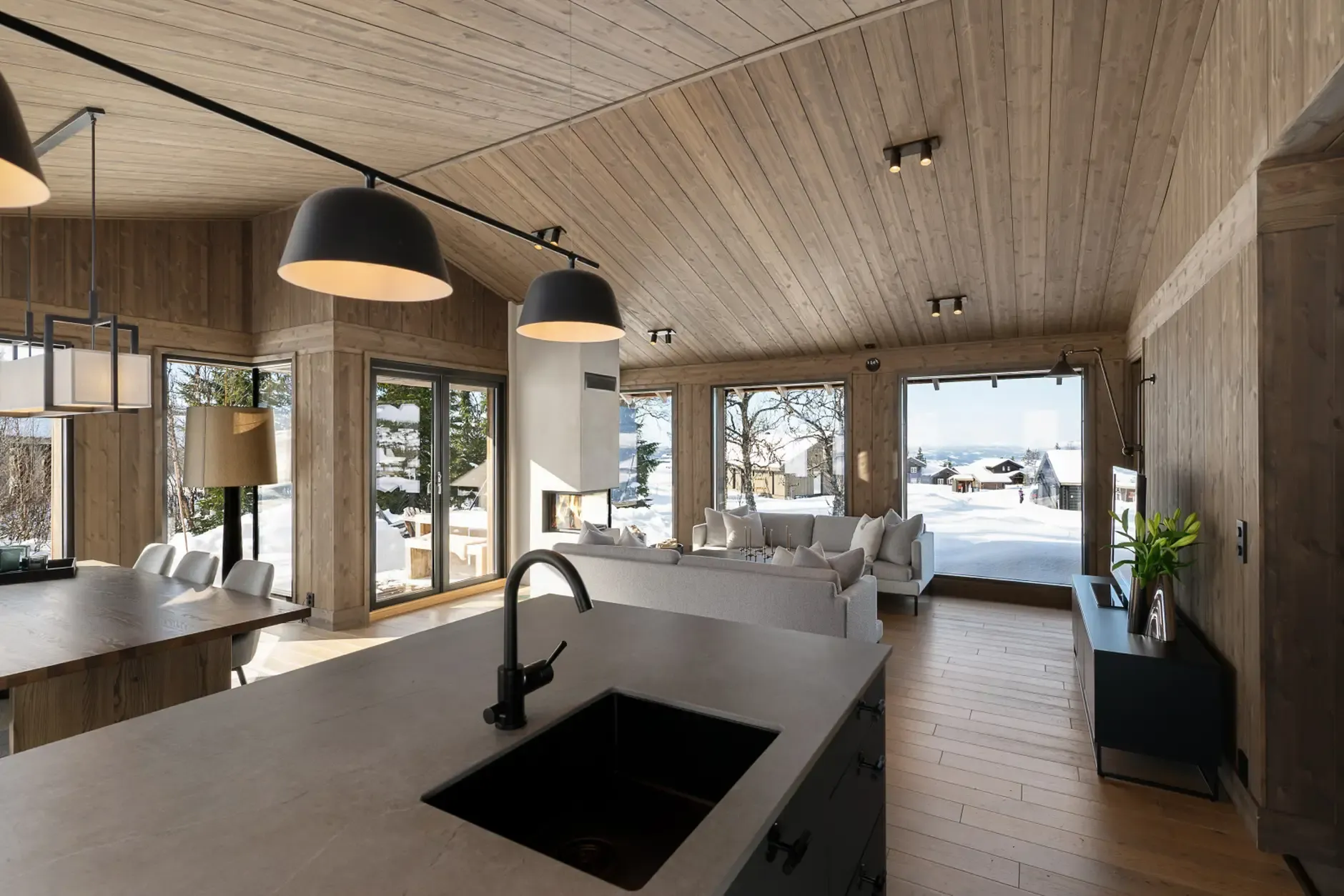 Contemporary 3-Bedroom Cabin with Ski Access in Scenic Øyer, Norway - View image 11 of 38