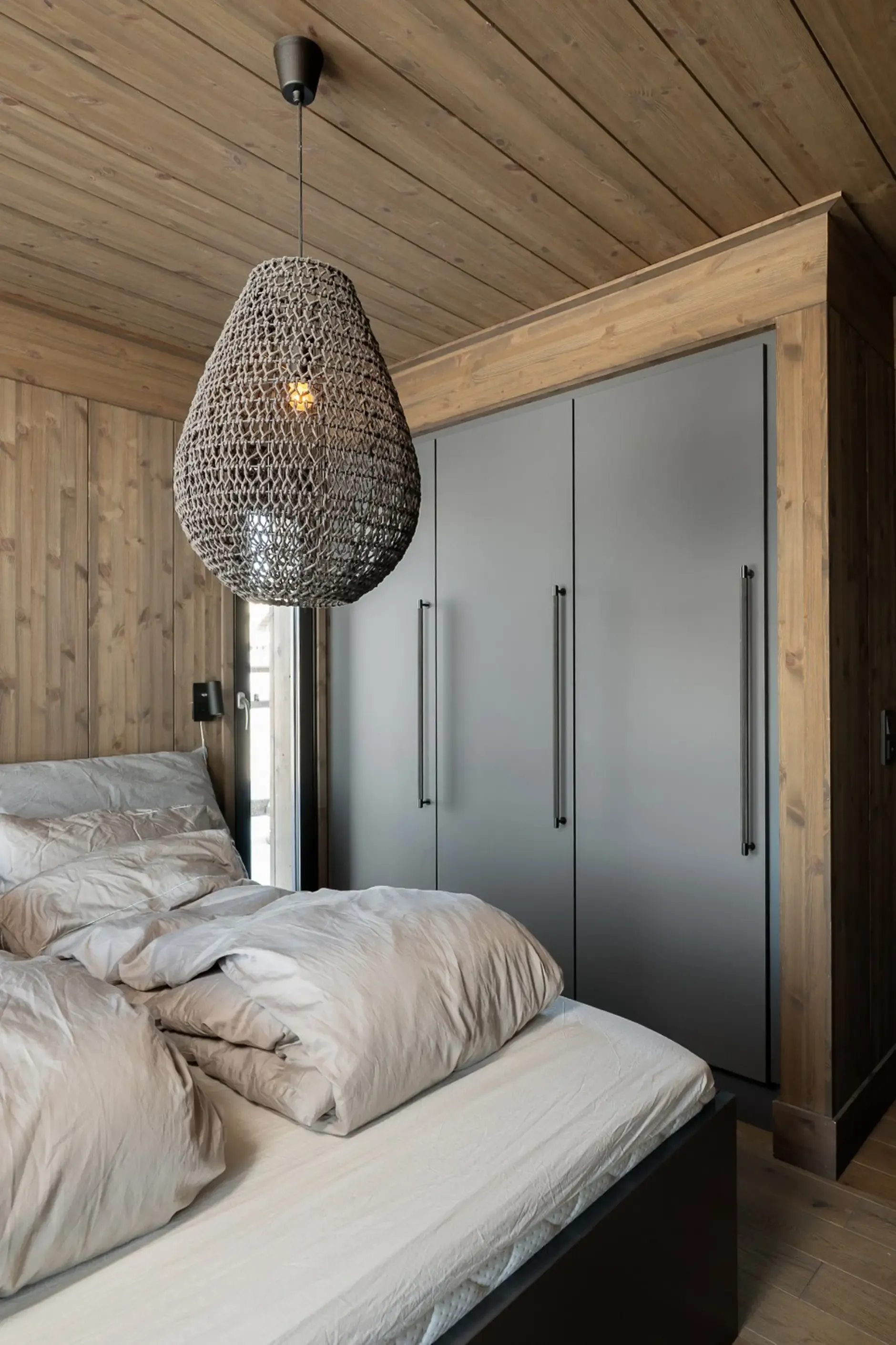 Contemporary 3-Bedroom Cabin with Ski Access in Scenic Øyer, Norway - View image 20 of 38
