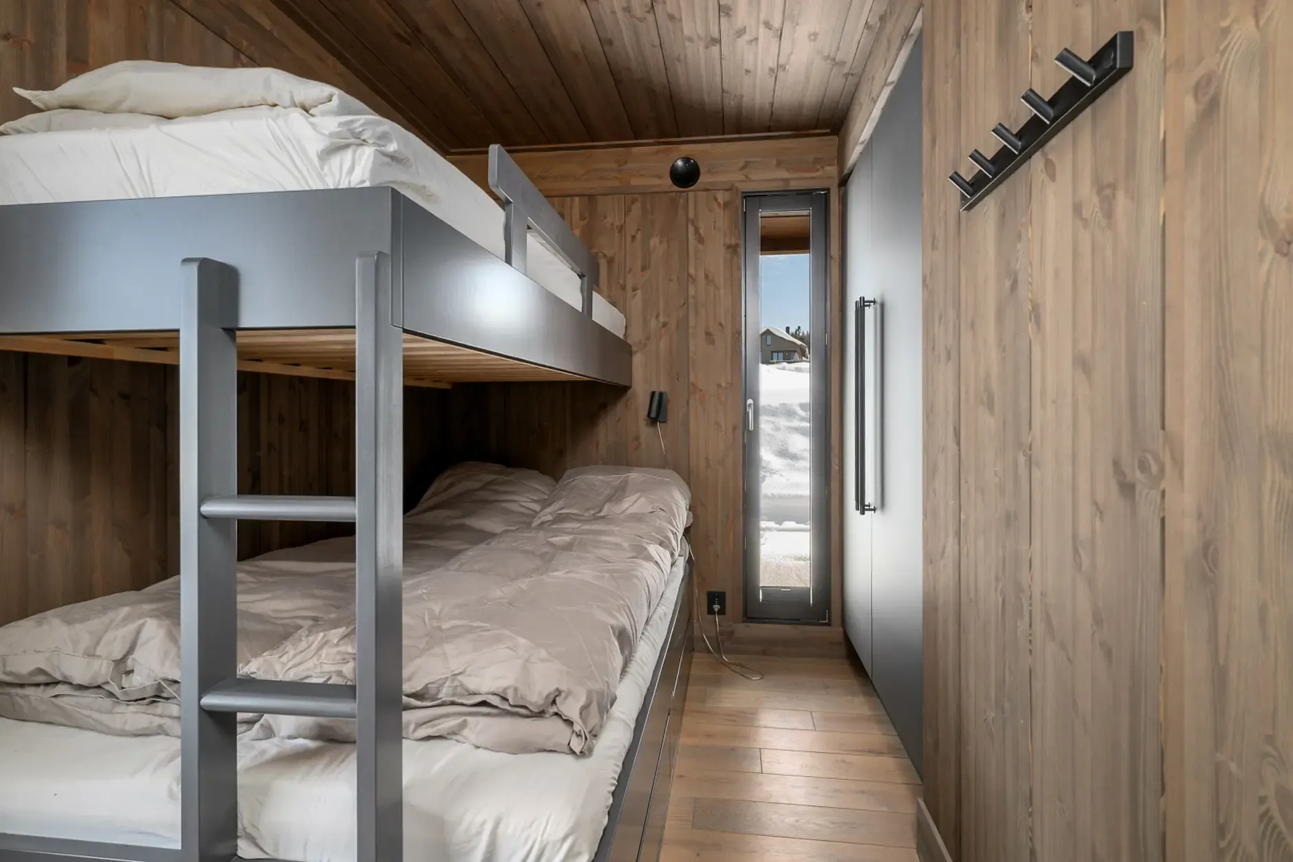 Contemporary 3-Bedroom Cabin with Ski Access in Scenic Øyer, Norway - View image 22 of 38