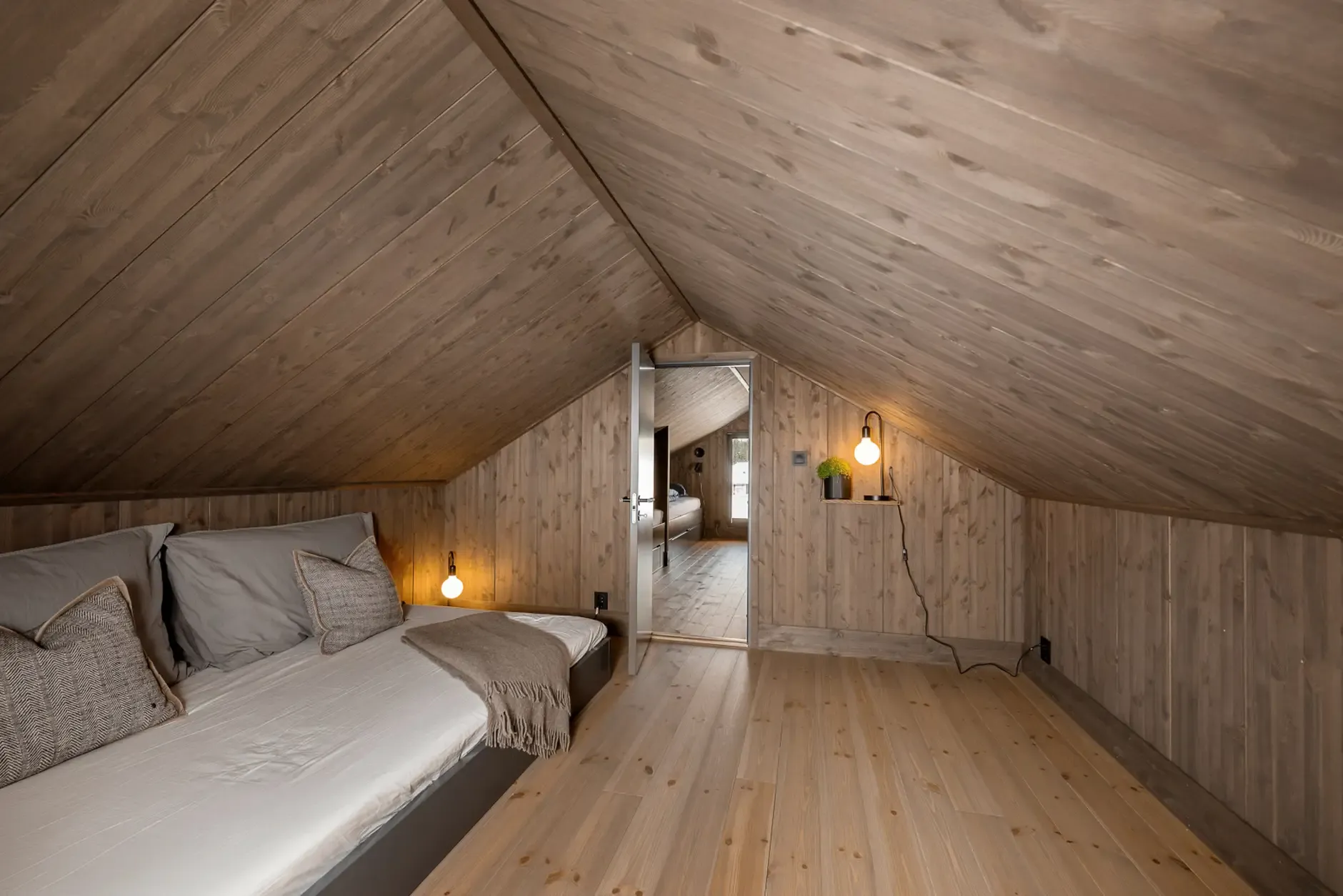 Contemporary 3-Bedroom Cabin with Ski Access in Scenic Øyer, Norway - View image 27 of 38