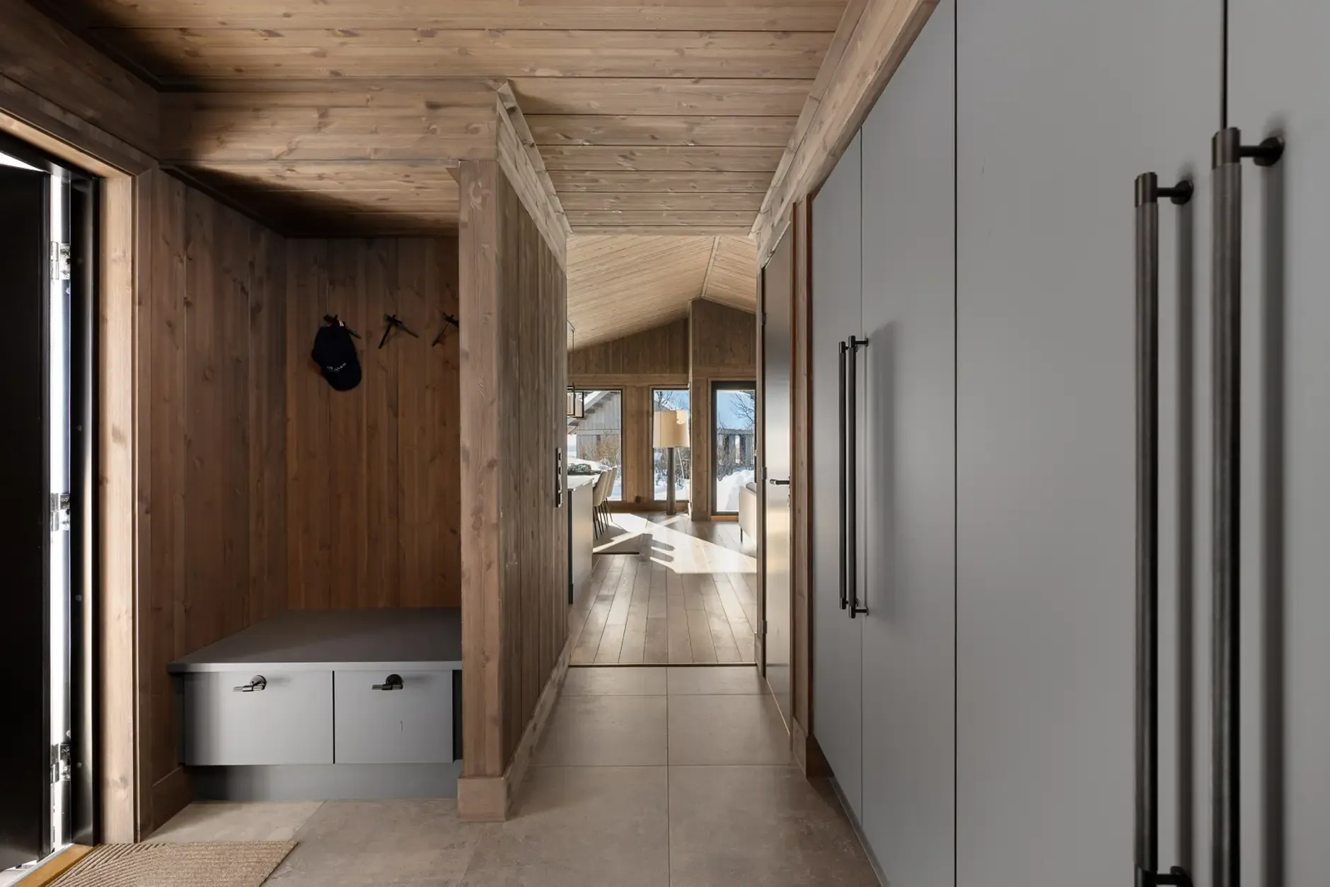 Contemporary 3-Bedroom Cabin with Ski Access in Scenic Øyer, Norway - View image 29 of 38