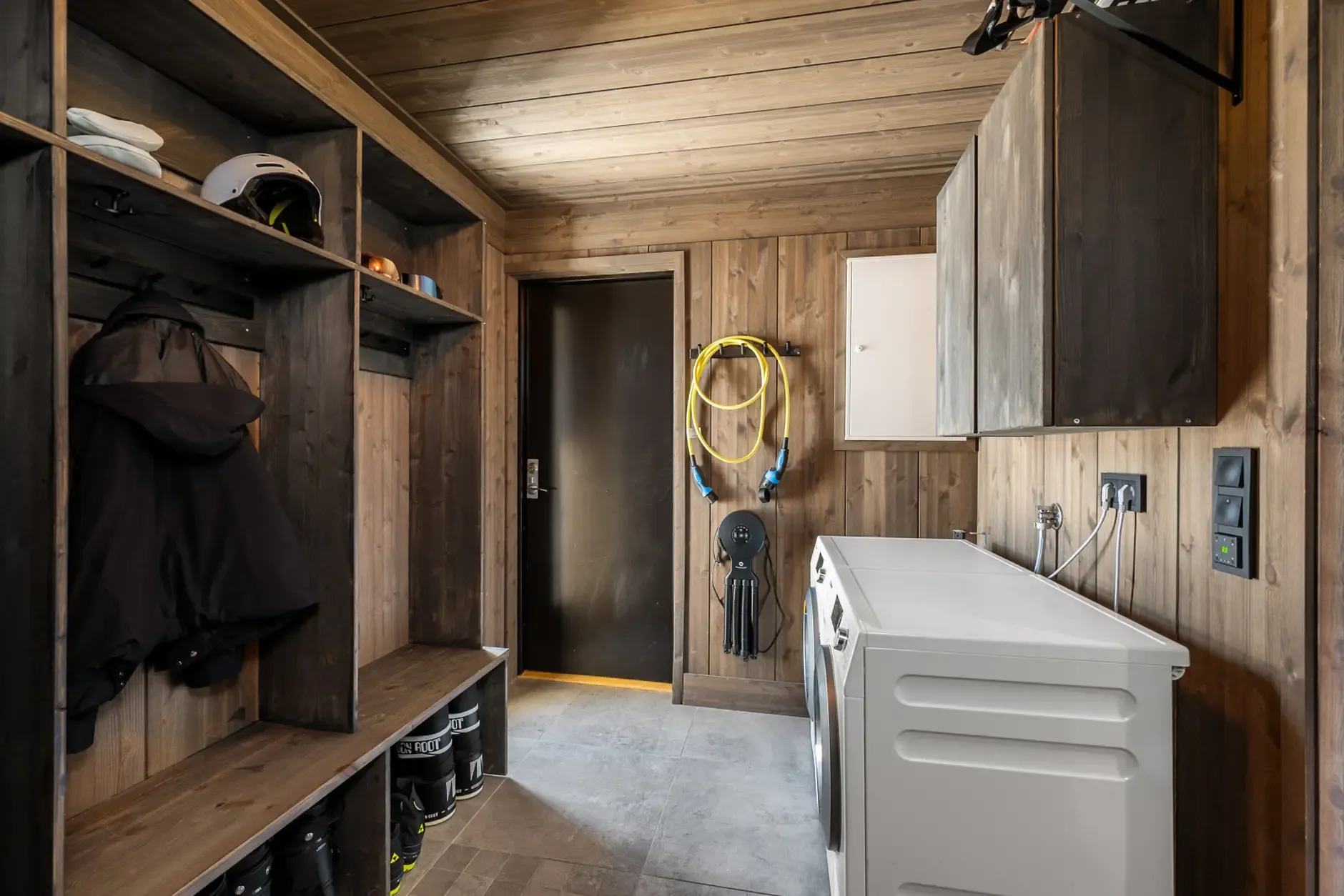 Contemporary 3-Bedroom Cabin with Ski Access in Scenic Øyer, Norway - View image 30 of 38