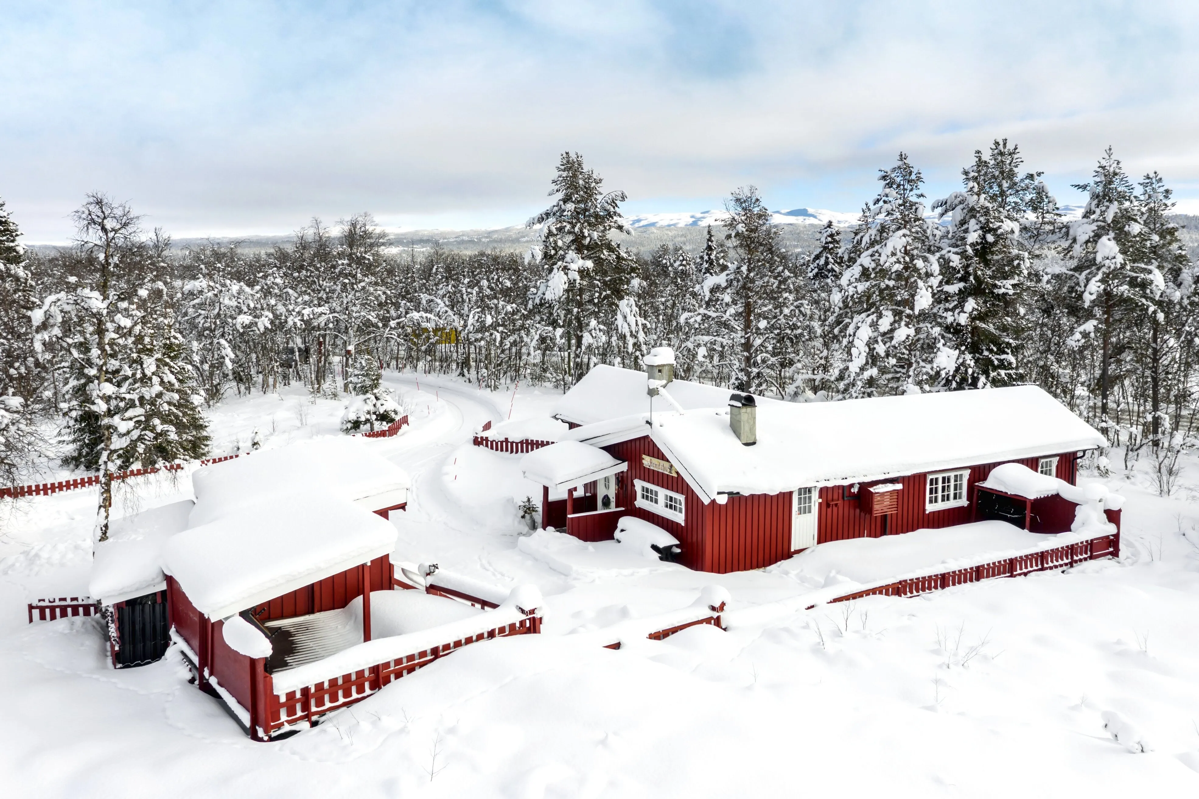 Spacious 1950s Country House in Gol with Expansive Grounds and 4 Bedrooms - Image 2