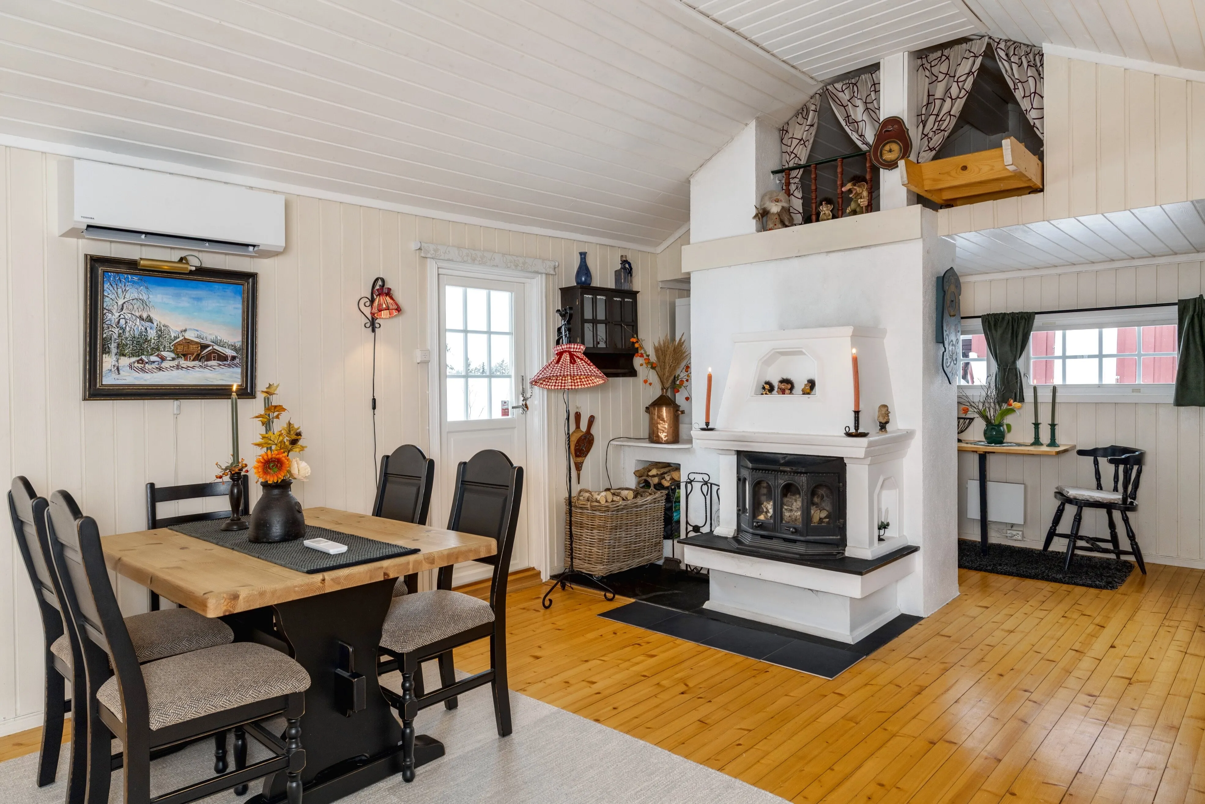 Spacious 1950s Country House in Gol with Expansive Grounds and 4 Bedrooms - View image 10 of 34