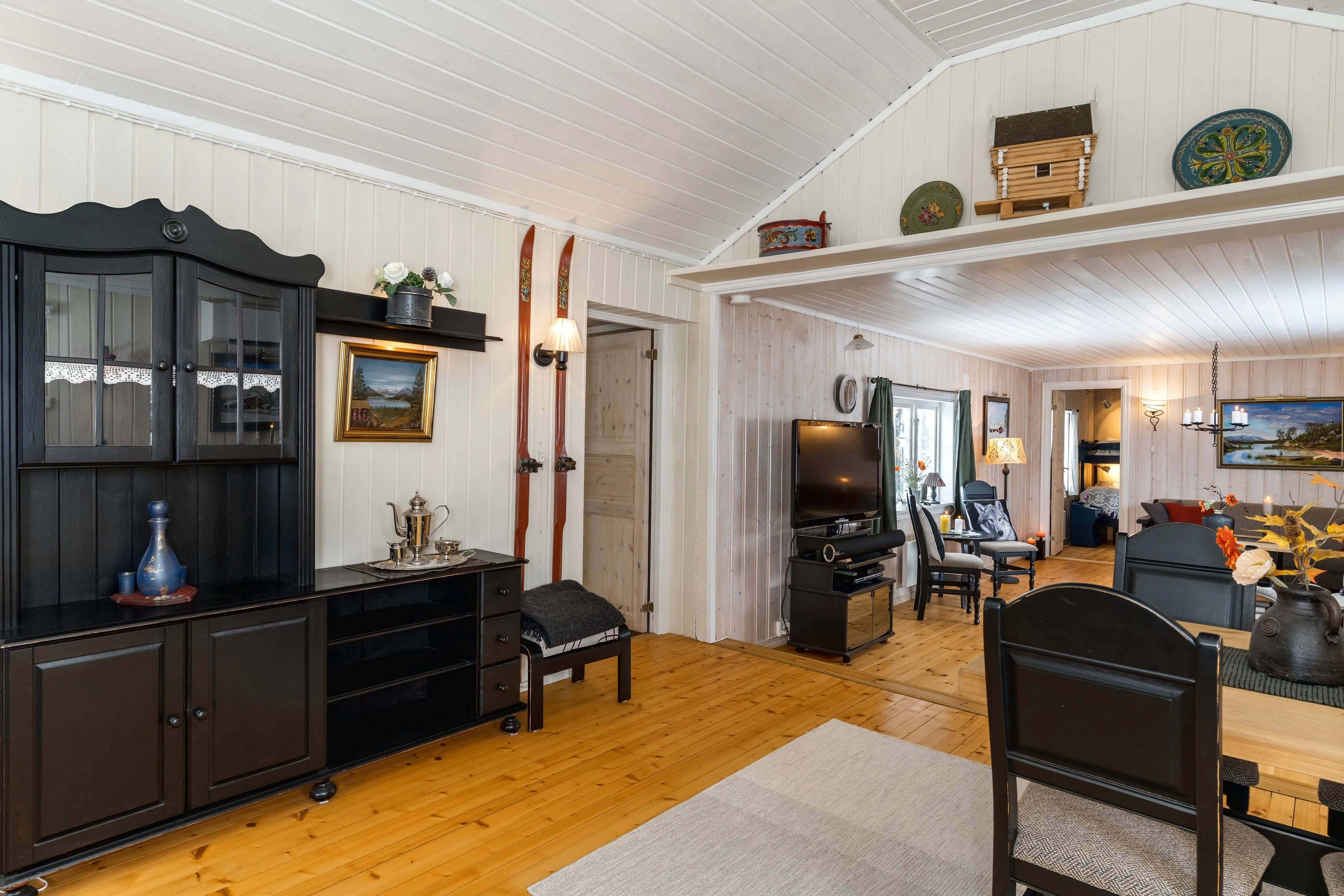 Spacious 1950s Country House in Gol with Expansive Grounds and 4 Bedrooms - View image 14 of 34