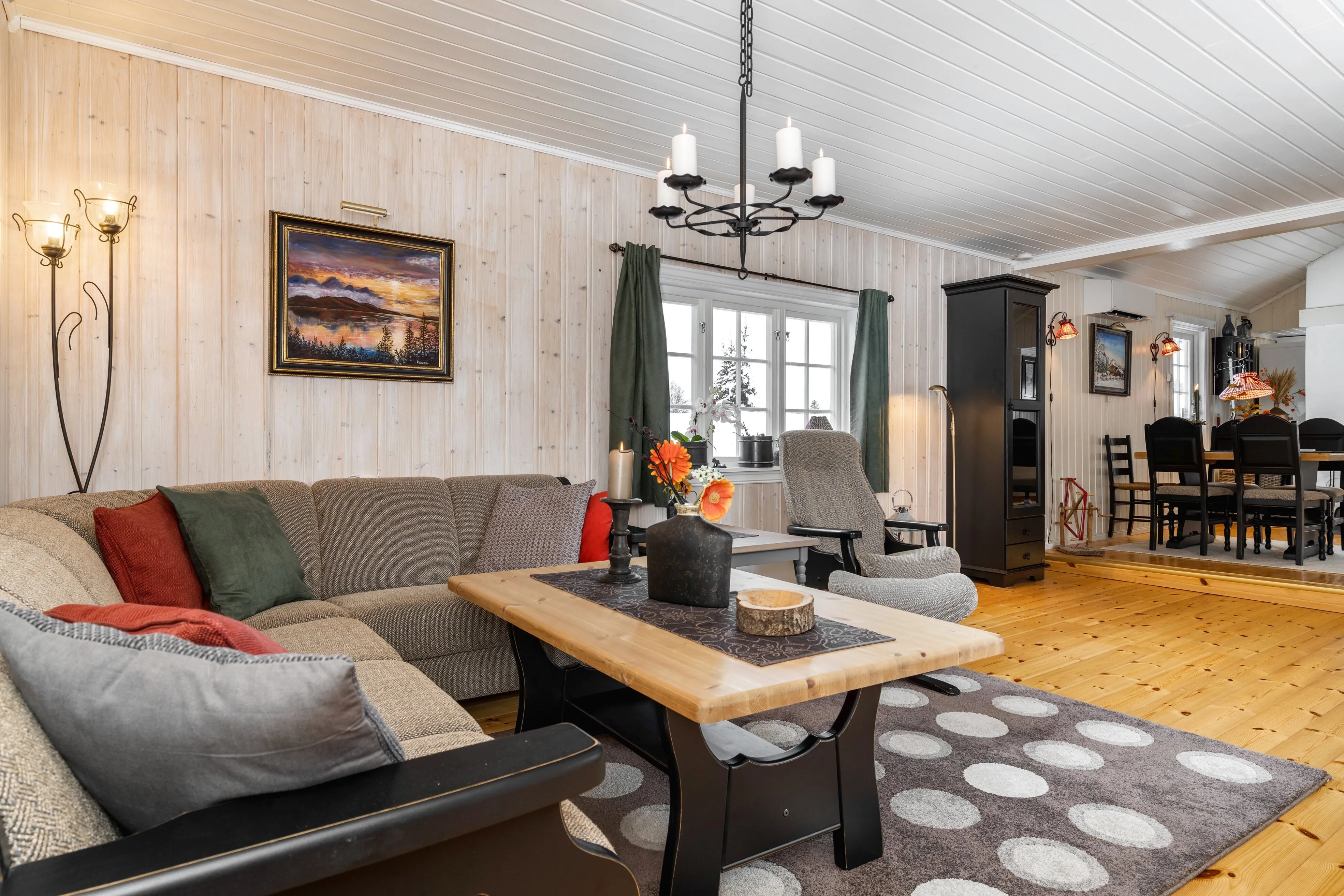 Spacious 1950s Country House in Gol with Expansive Grounds and 4 Bedrooms - View image 18 of 34