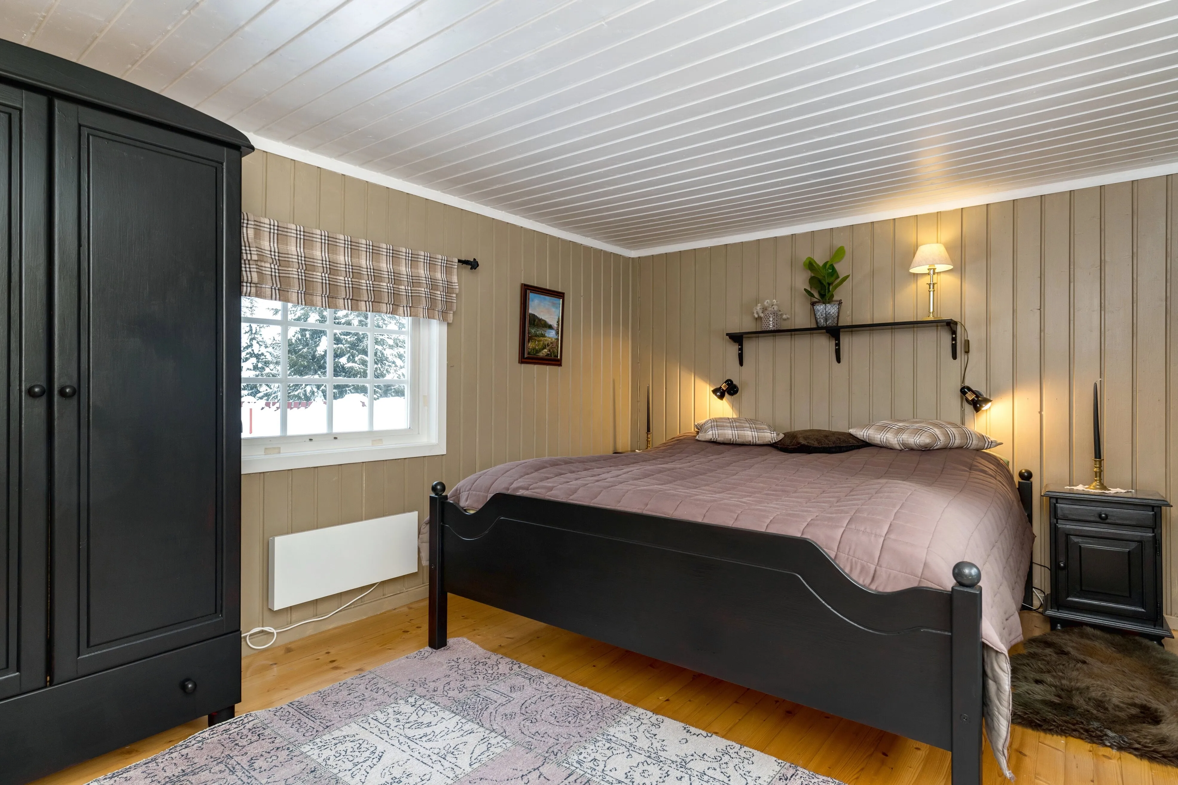 Spacious 1950s Country House in Gol with Expansive Grounds and 4 Bedrooms - View image 22 of 34