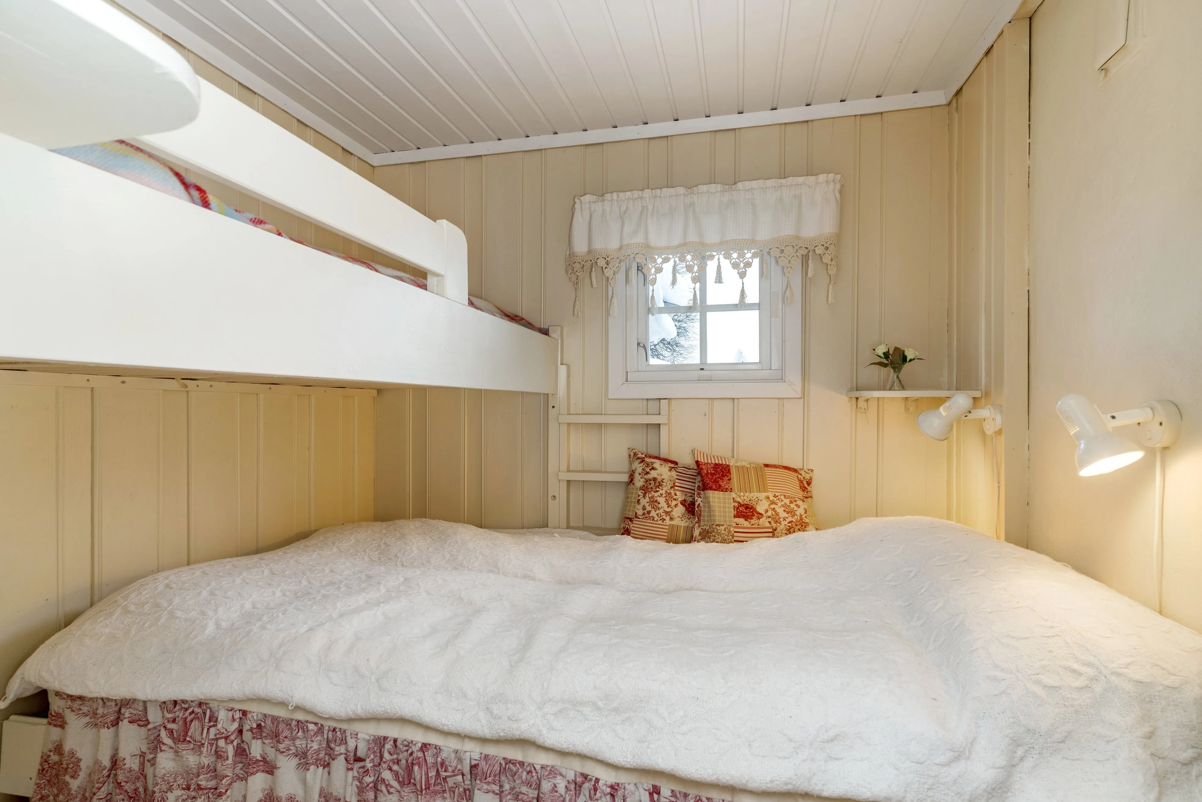 Spacious 1950s Country House in Gol with Expansive Grounds and 4 Bedrooms - View image 23 of 34