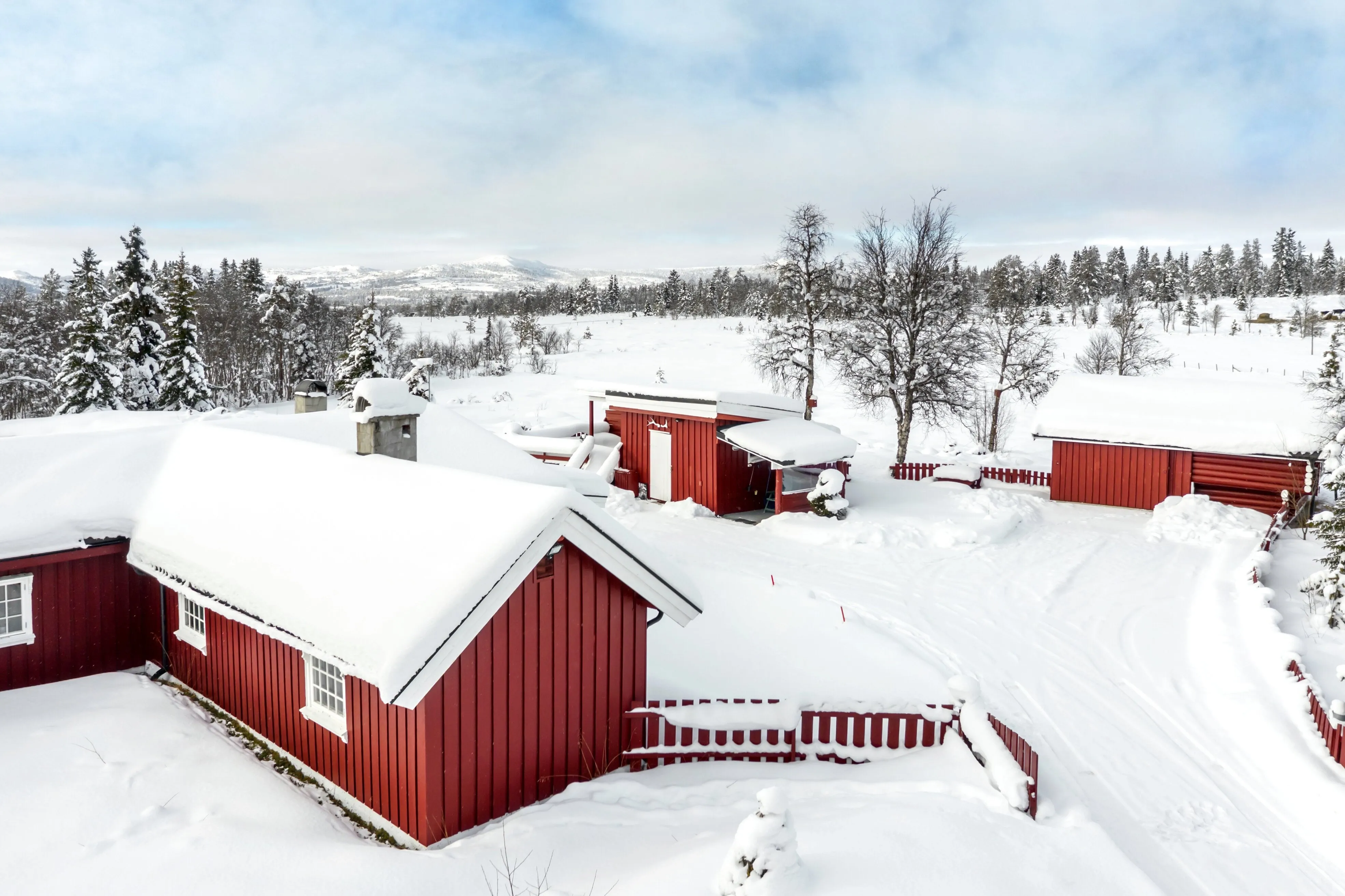 Spacious 1950s Country House in Gol with Expansive Grounds and 4 Bedrooms - View image 27 of 34