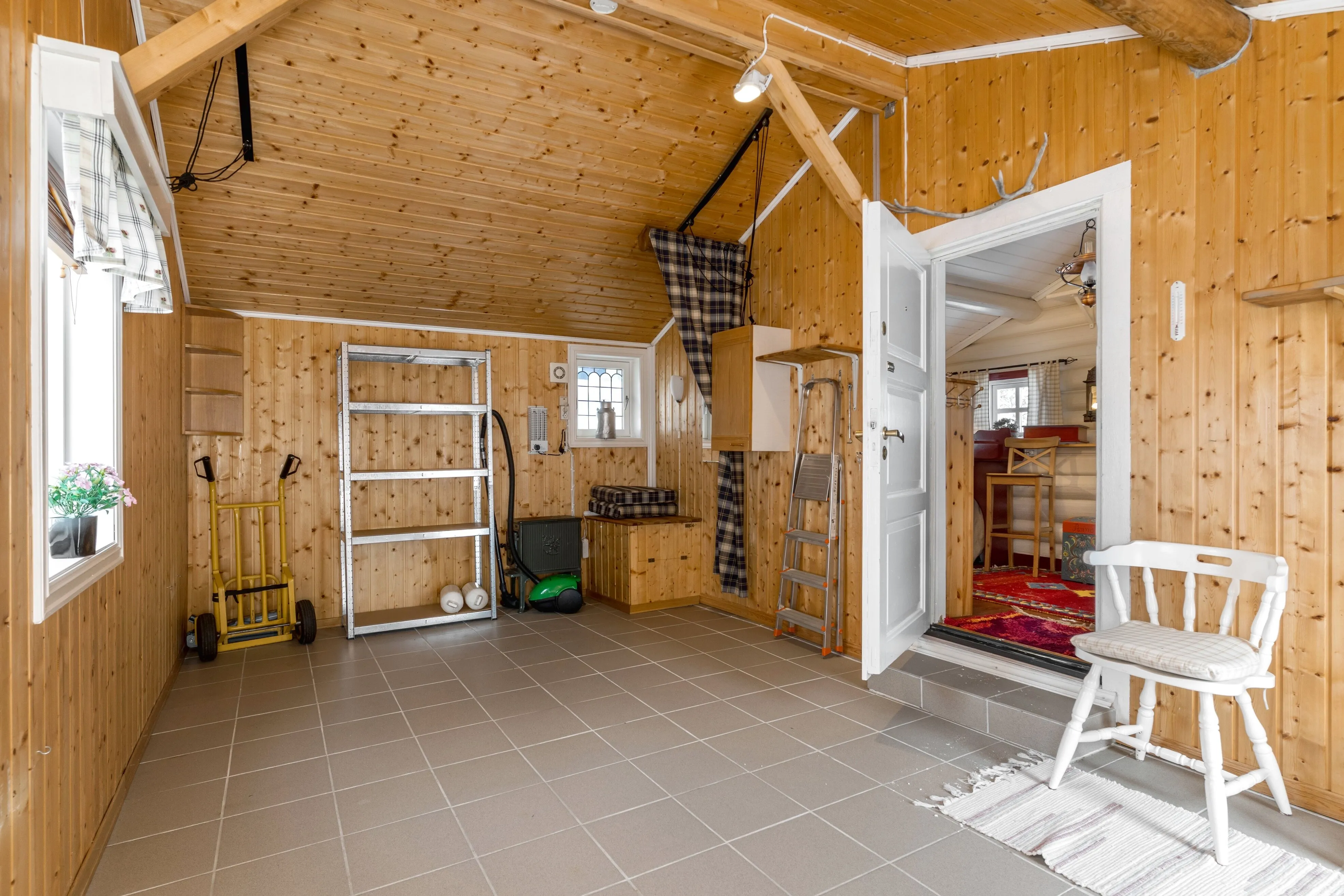 Spacious 1950s Country House in Gol with Expansive Grounds and 4 Bedrooms - View image 29 of 34