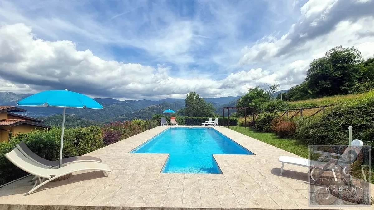 Luxury 5-Bedroom Villa with Pool and Expansive Gardens in Tuscany - Image 2