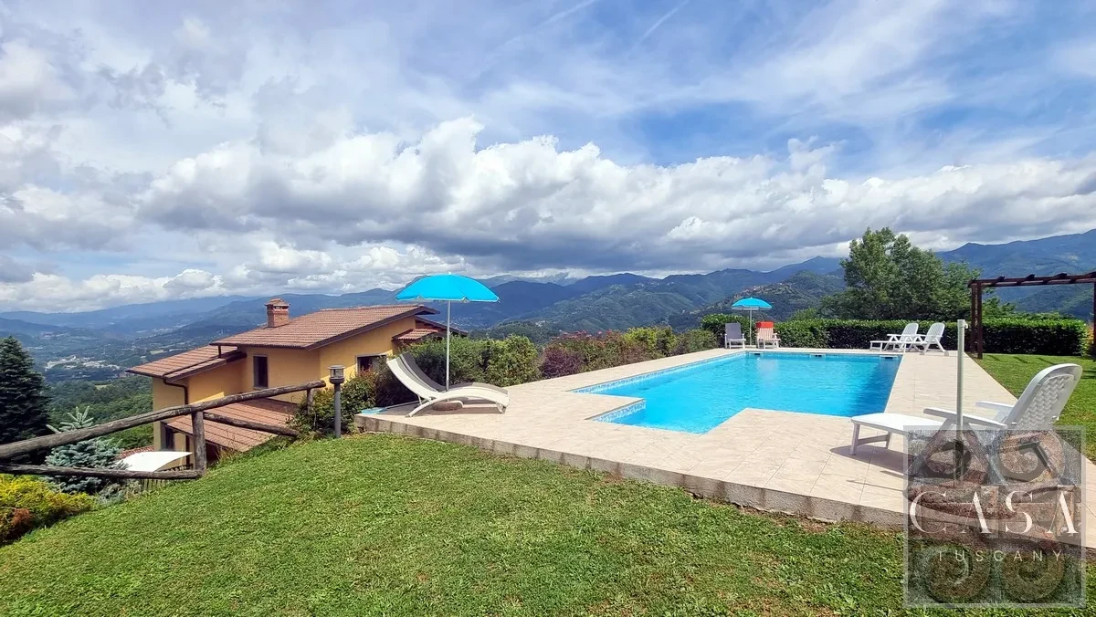 Luxury 5-Bedroom Villa with Pool and Expansive Gardens in Tuscany - Image 3