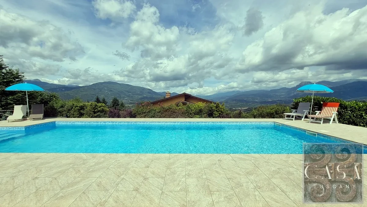 Luxury 5-Bedroom Villa with Pool and Expansive Gardens in Tuscany - Image 5
