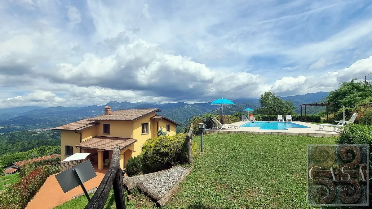 Luxury 5-Bedroom Villa with Pool and Expansive Gardens in Tuscany - View image 7 of 38