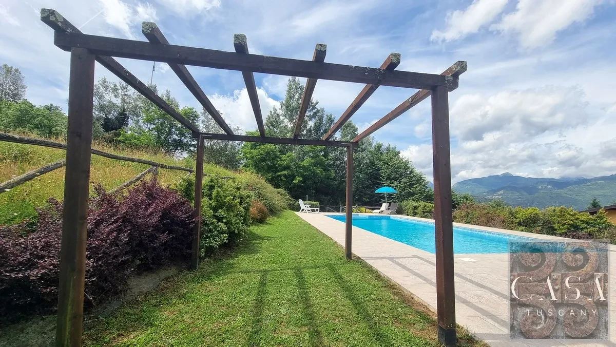 Luxury 5-Bedroom Villa with Pool and Expansive Gardens in Tuscany - View image 11 of 38