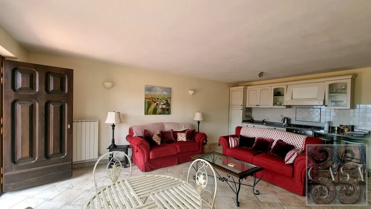 Luxury 5-Bedroom Villa with Pool and Expansive Gardens in Tuscany - View image 16 of 38