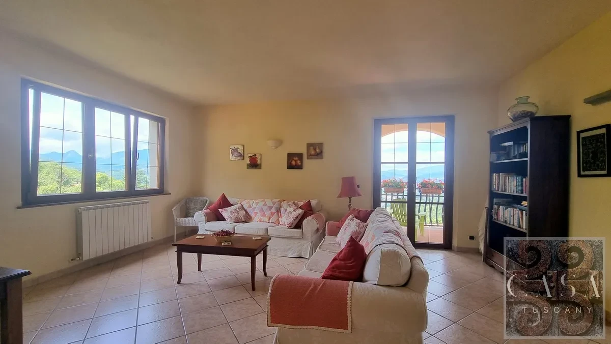 Luxury 5-Bedroom Villa with Pool and Expansive Gardens in Tuscany - View image 21 of 38