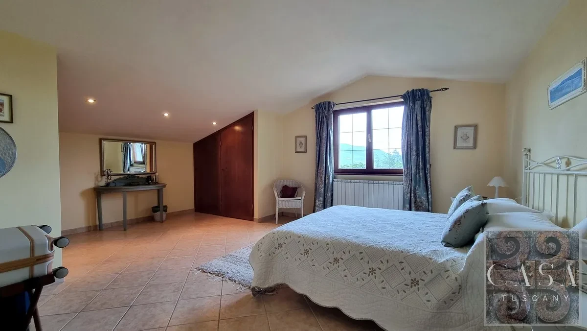 Luxury 5-Bedroom Villa with Pool and Expansive Gardens in Tuscany - View image 26 of 38