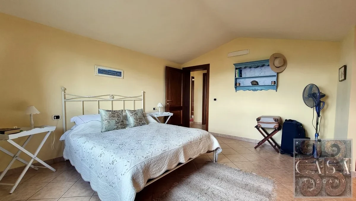 Luxury 5-Bedroom Villa with Pool and Expansive Gardens in Tuscany - View image 27 of 38