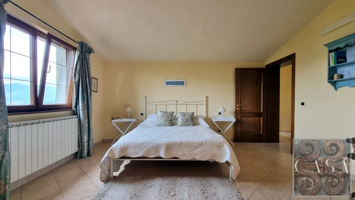 Luxury 5-Bedroom Villa with Pool and Expansive Gardens in Tuscany - View image 28 of 38
