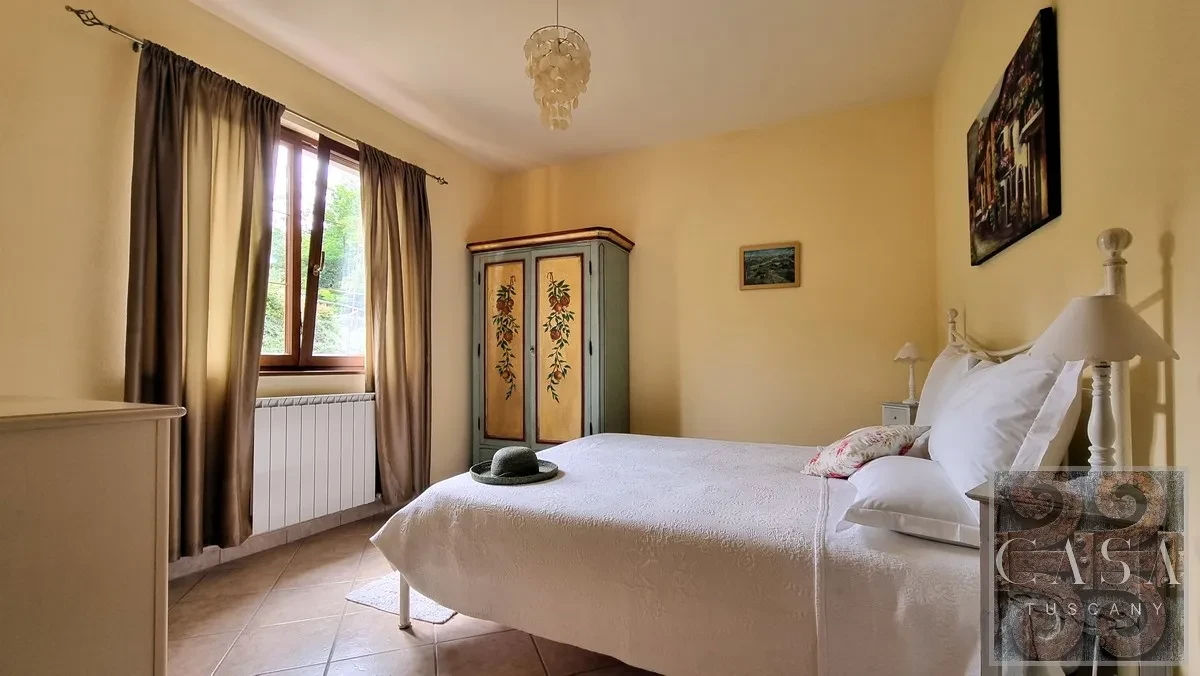 Luxury 5-Bedroom Villa with Pool and Expansive Gardens in Tuscany - View image 30 of 38