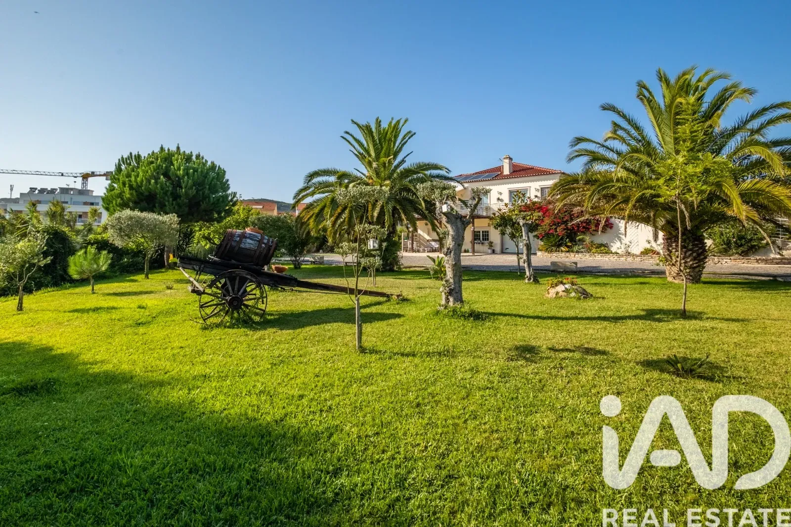 Contemporary 4-Bedroom Home Near São Martinho do Porto Beach with Expansive Gardens - Image 3