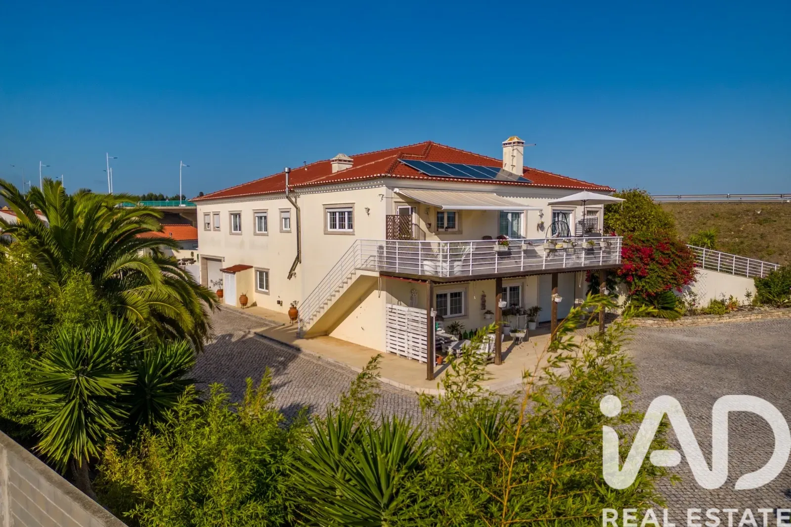 Contemporary 4-Bedroom Home Near São Martinho do Porto Beach with Expansive Gardens - View image 7 of 37