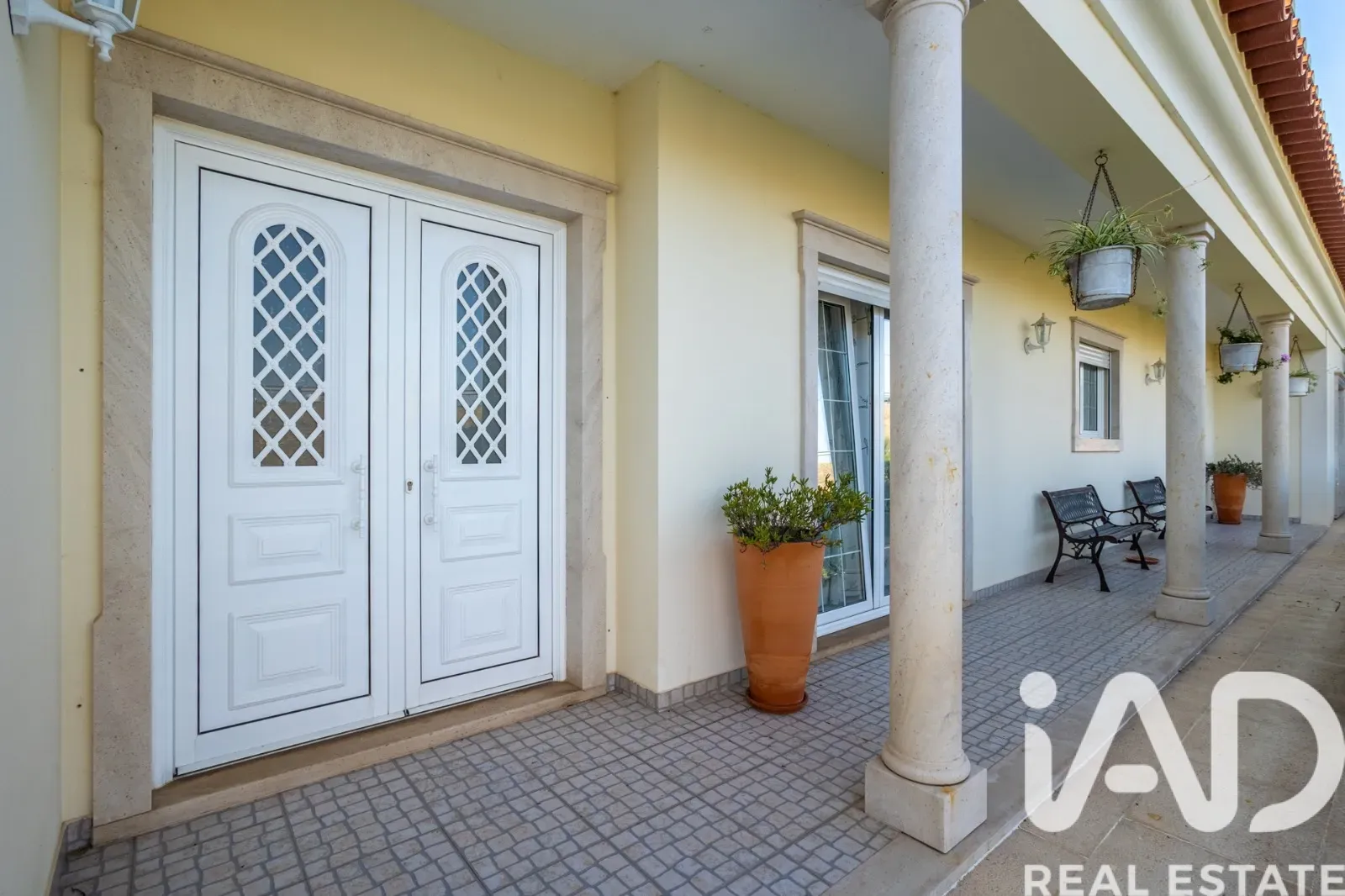 Contemporary 4-Bedroom Home Near São Martinho do Porto Beach with Expansive Gardens - View image 11 of 37