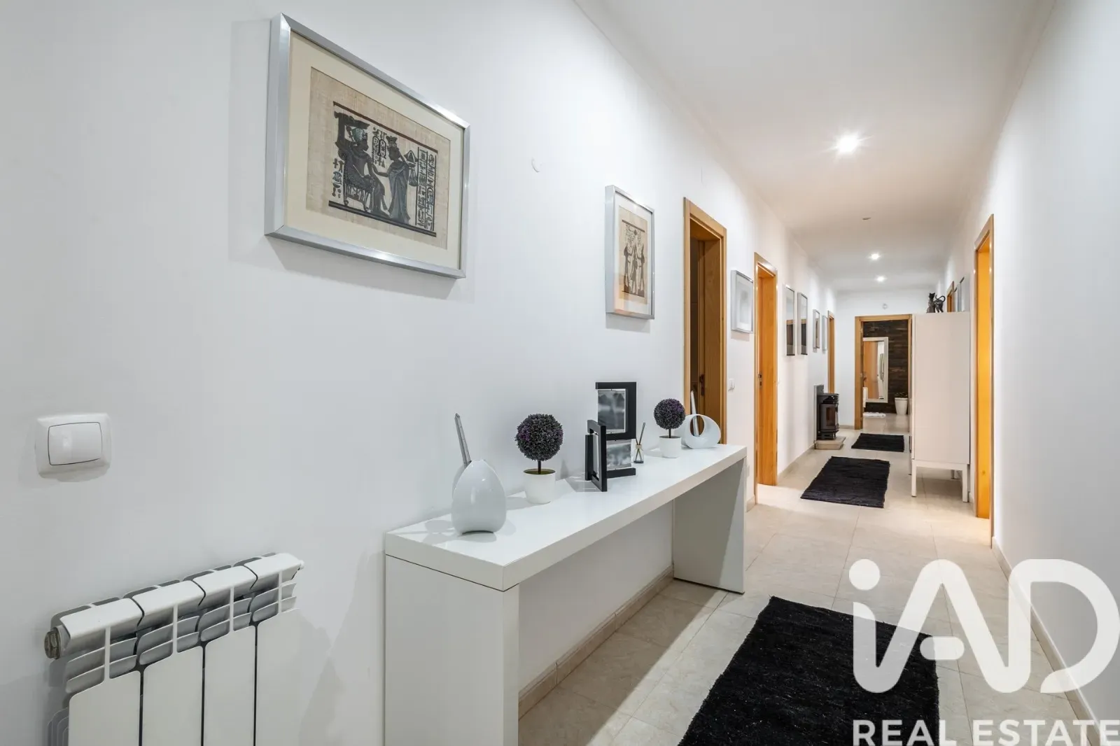 Contemporary 4-Bedroom Home Near São Martinho do Porto Beach with Expansive Gardens - View image 15 of 37