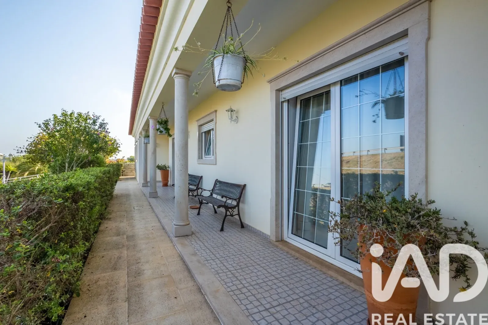 Contemporary 4-Bedroom Home Near São Martinho do Porto Beach with Expansive Gardens - View image 20 of 37