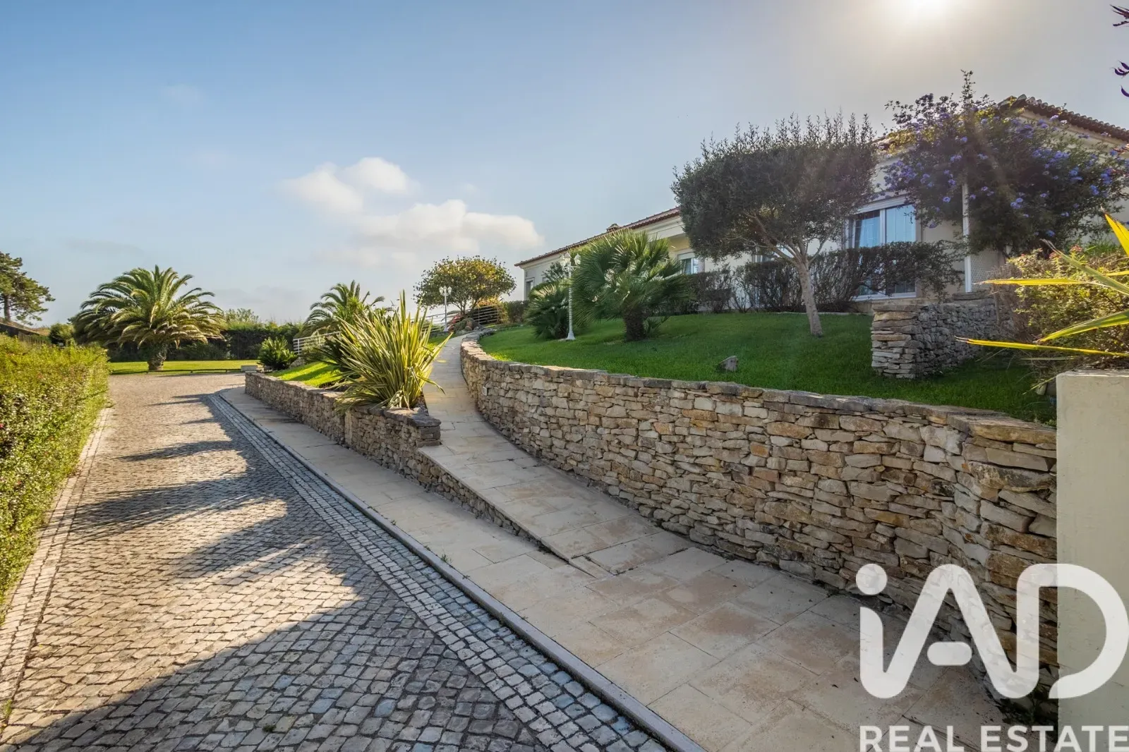 Contemporary 4-Bedroom Home Near São Martinho do Porto Beach with Expansive Gardens - View image 22 of 37