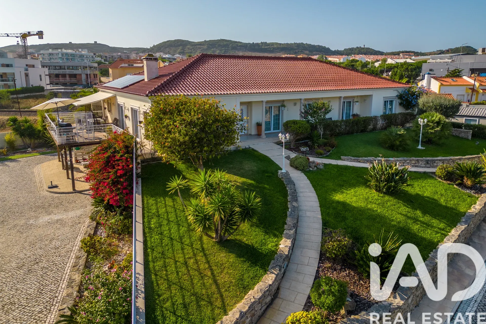 Contemporary 4-Bedroom Home Near São Martinho do Porto Beach with Expansive Gardens - View image 26 of 37