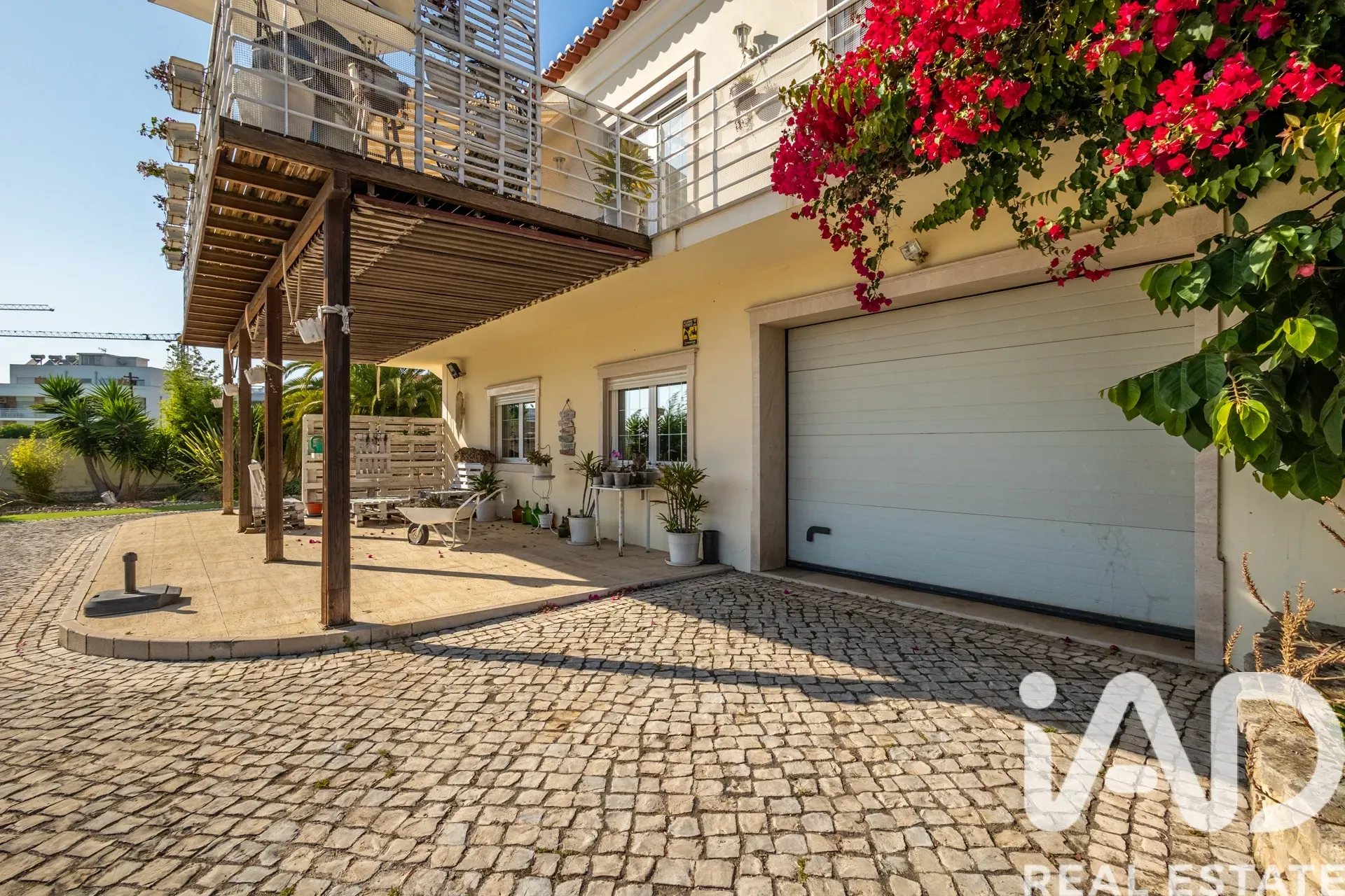 Contemporary 4-Bedroom Home Near São Martinho do Porto Beach with Expansive Gardens - View image 27 of 37