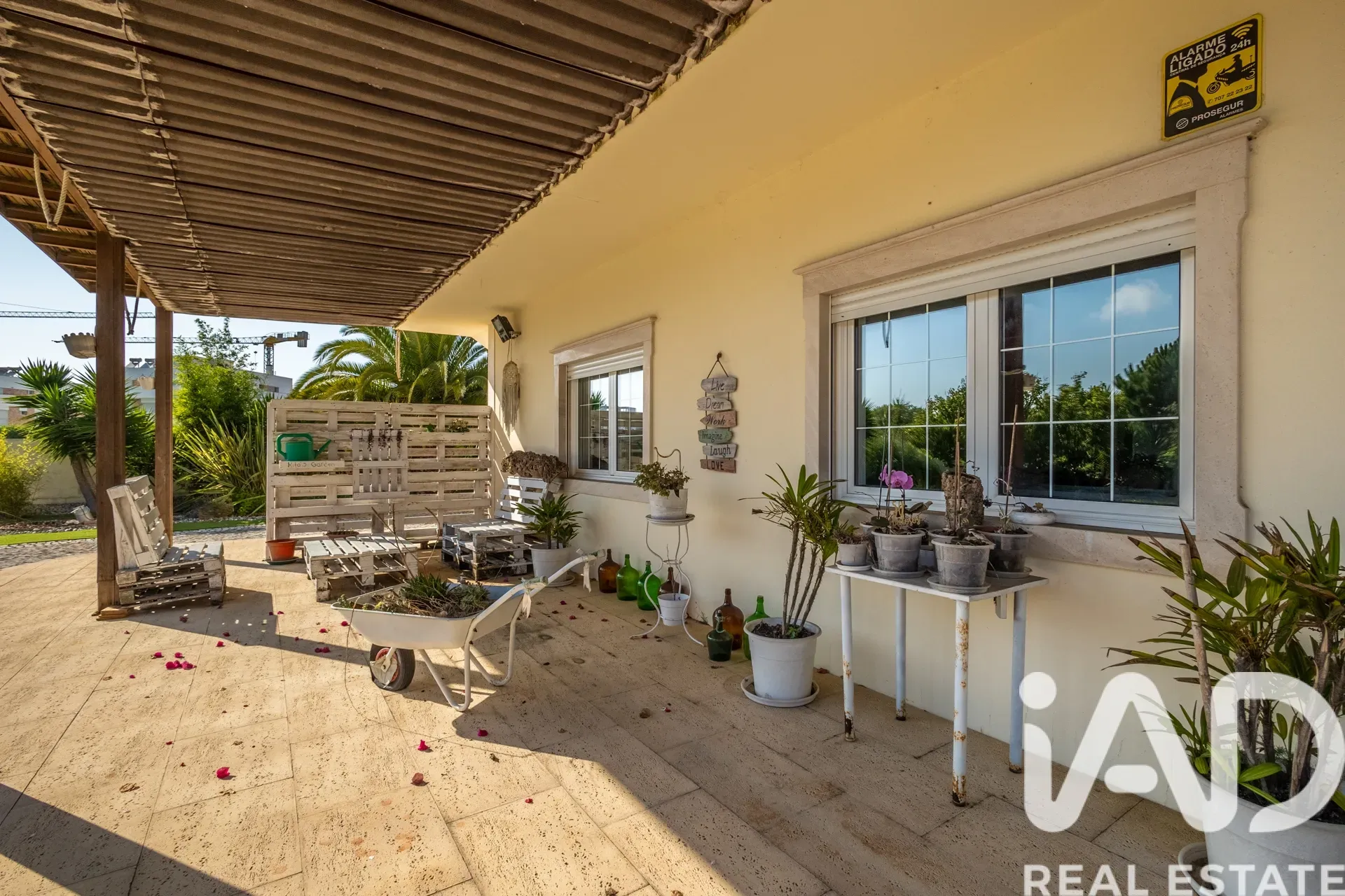 Contemporary 4-Bedroom Home Near São Martinho do Porto Beach with Expansive Gardens - View image 28 of 37
