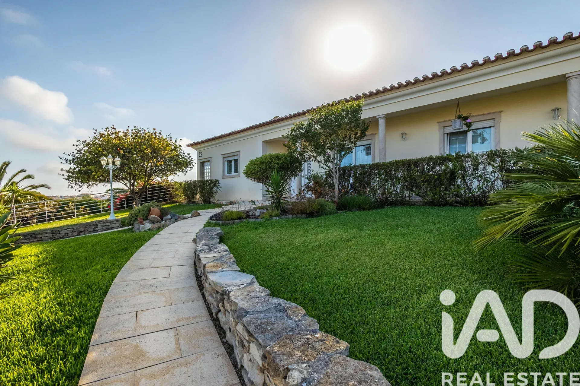 Contemporary 4-Bedroom Home Near São Martinho do Porto Beach with Expansive Gardens - View image 30 of 37