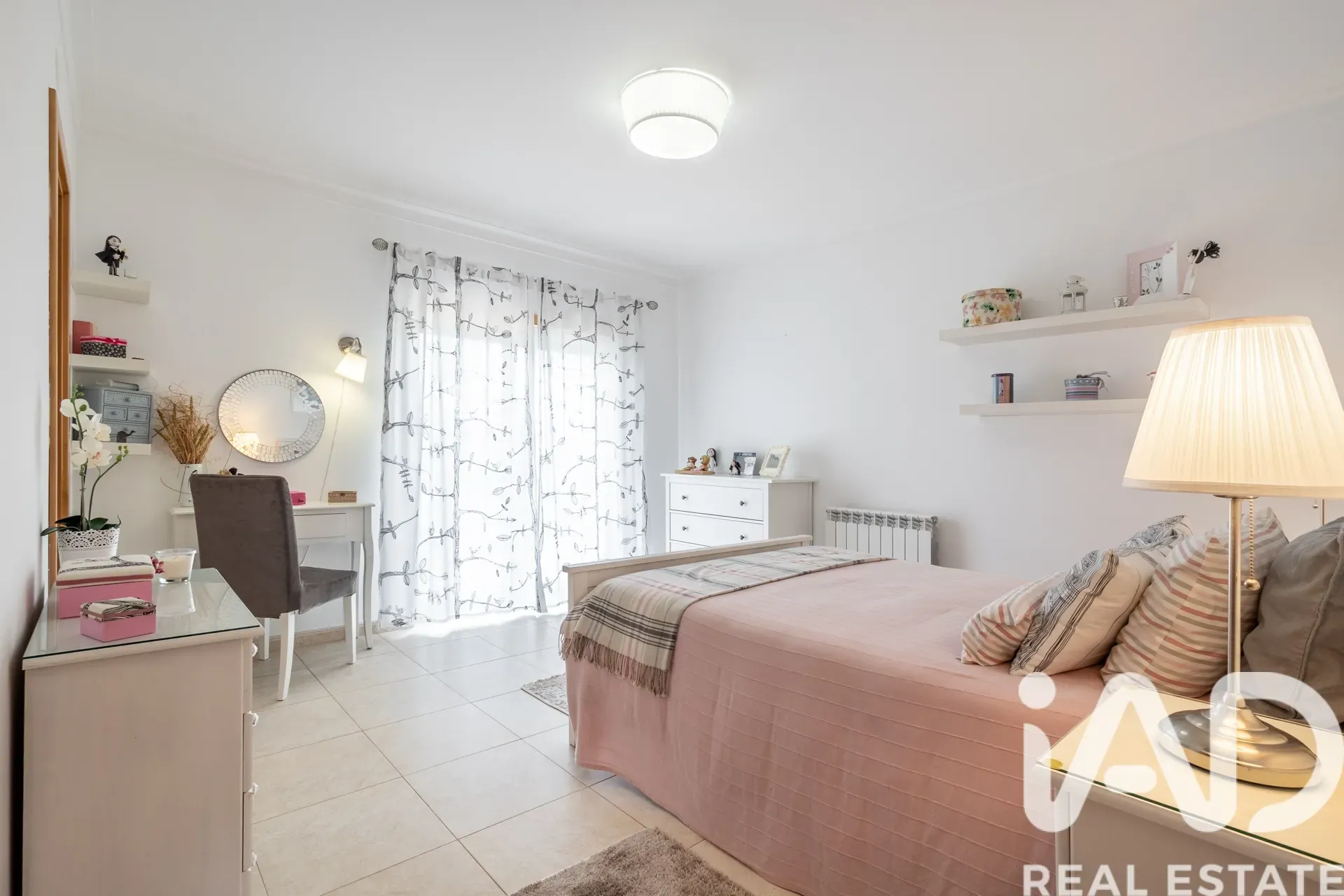 Contemporary 4-Bedroom Home Near São Martinho do Porto Beach with Expansive Gardens - View image 35 of 37