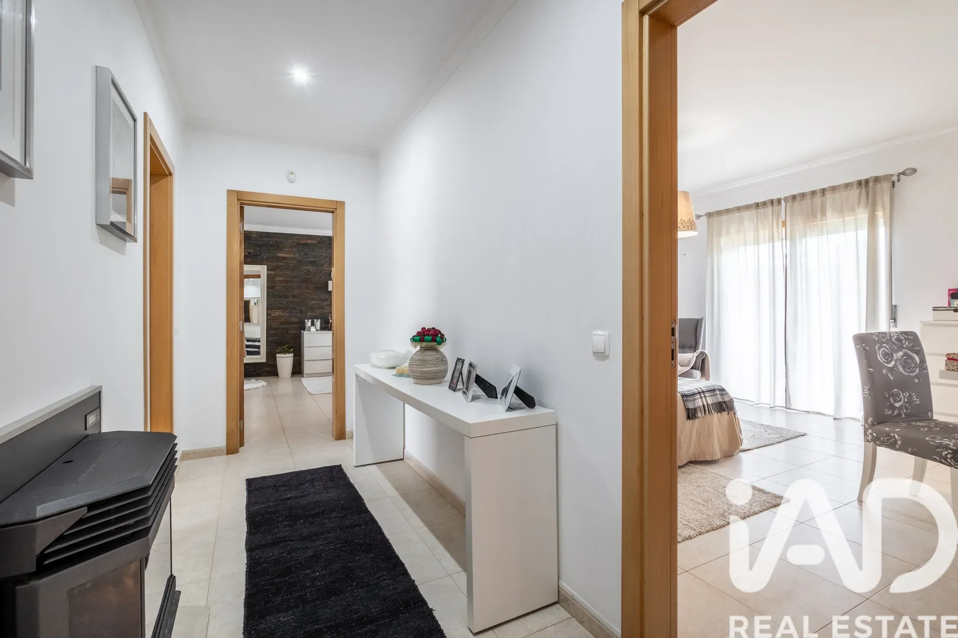 Contemporary 4-Bedroom Home Near São Martinho do Porto Beach with Expansive Gardens - View image 36 of 37