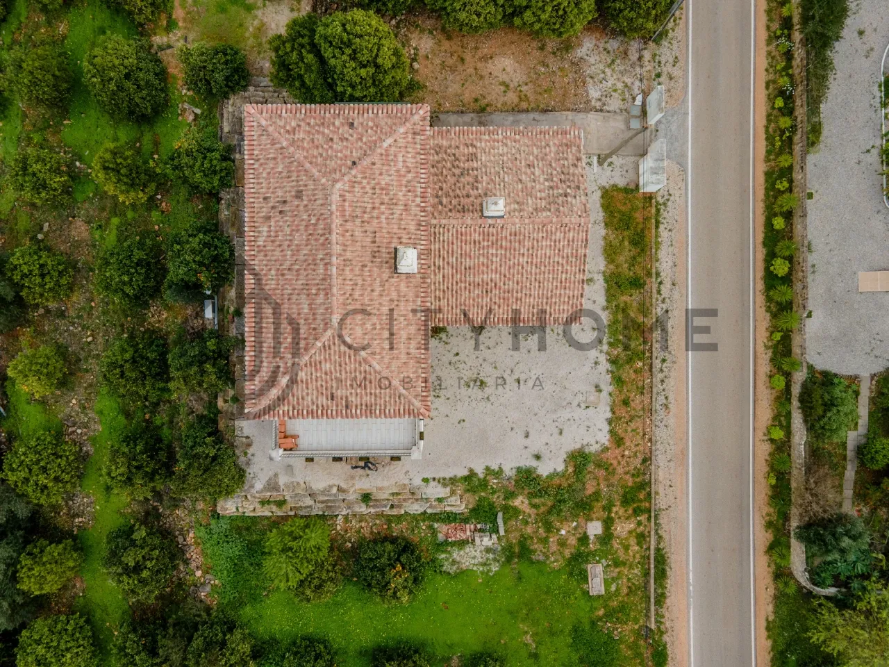 3-Bedroom Algarve House with Expansive Citrus Orchard and Rural Potential - View image 6 of 36