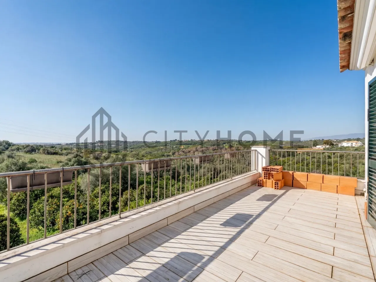 3-Bedroom Algarve House with Expansive Citrus Orchard and Rural Potential - View image 25 of 36