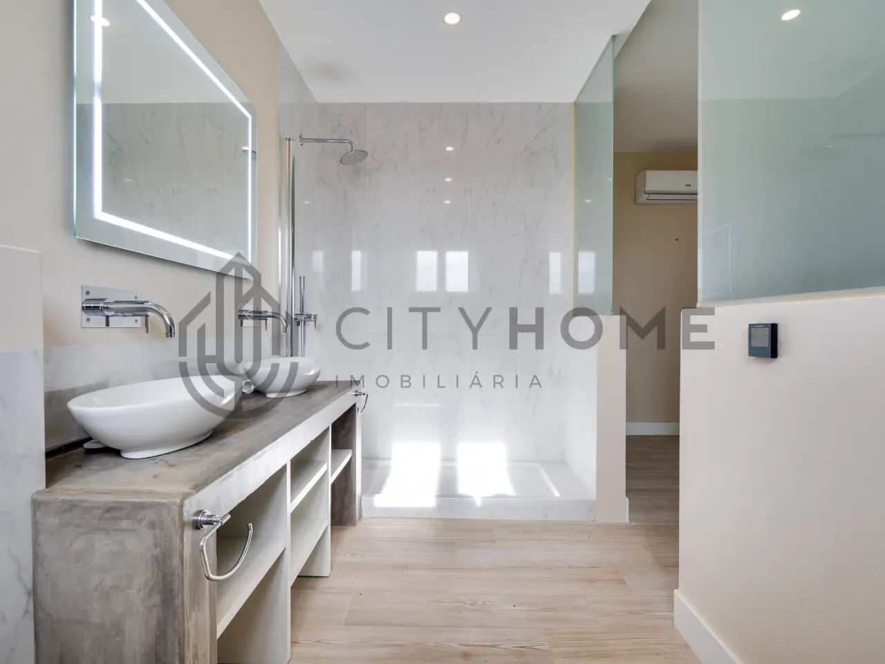 3-Bedroom Algarve House with Expansive Citrus Orchard and Rural Potential - View image 32 of 36