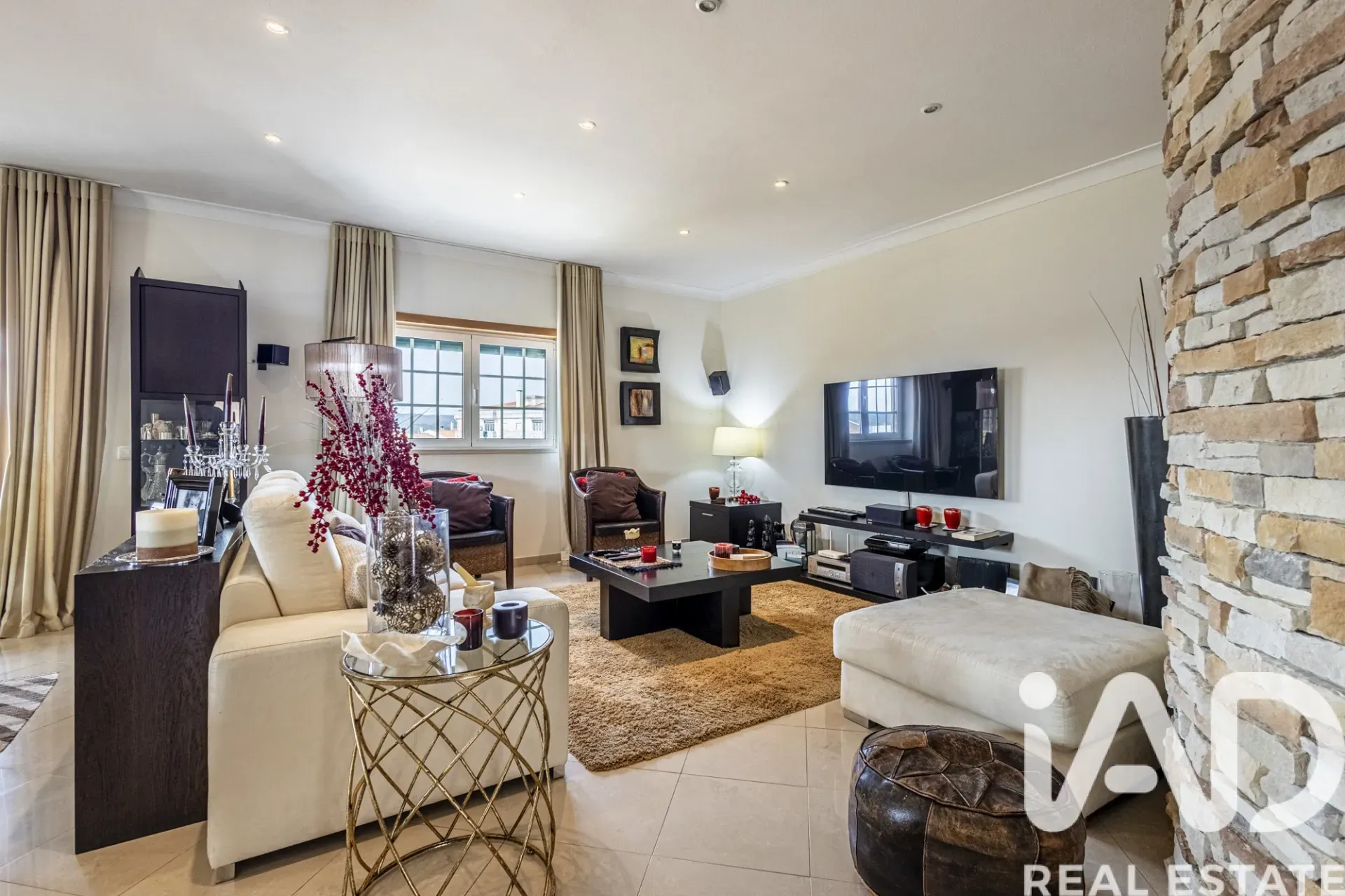 Spacious 5-Bedroom Family Home with Garden in Rio Maior, Portugal - View image 13 of 40