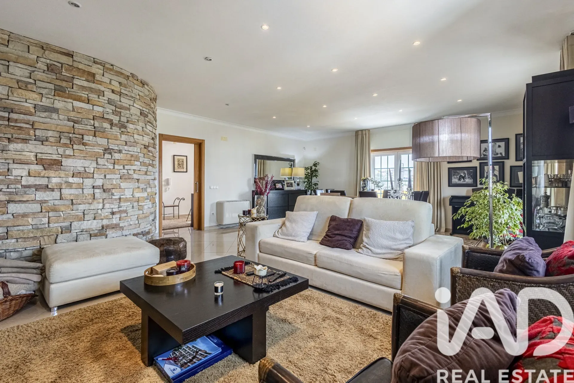 Spacious 5-Bedroom Family Home with Garden in Rio Maior, Portugal - View image 14 of 40